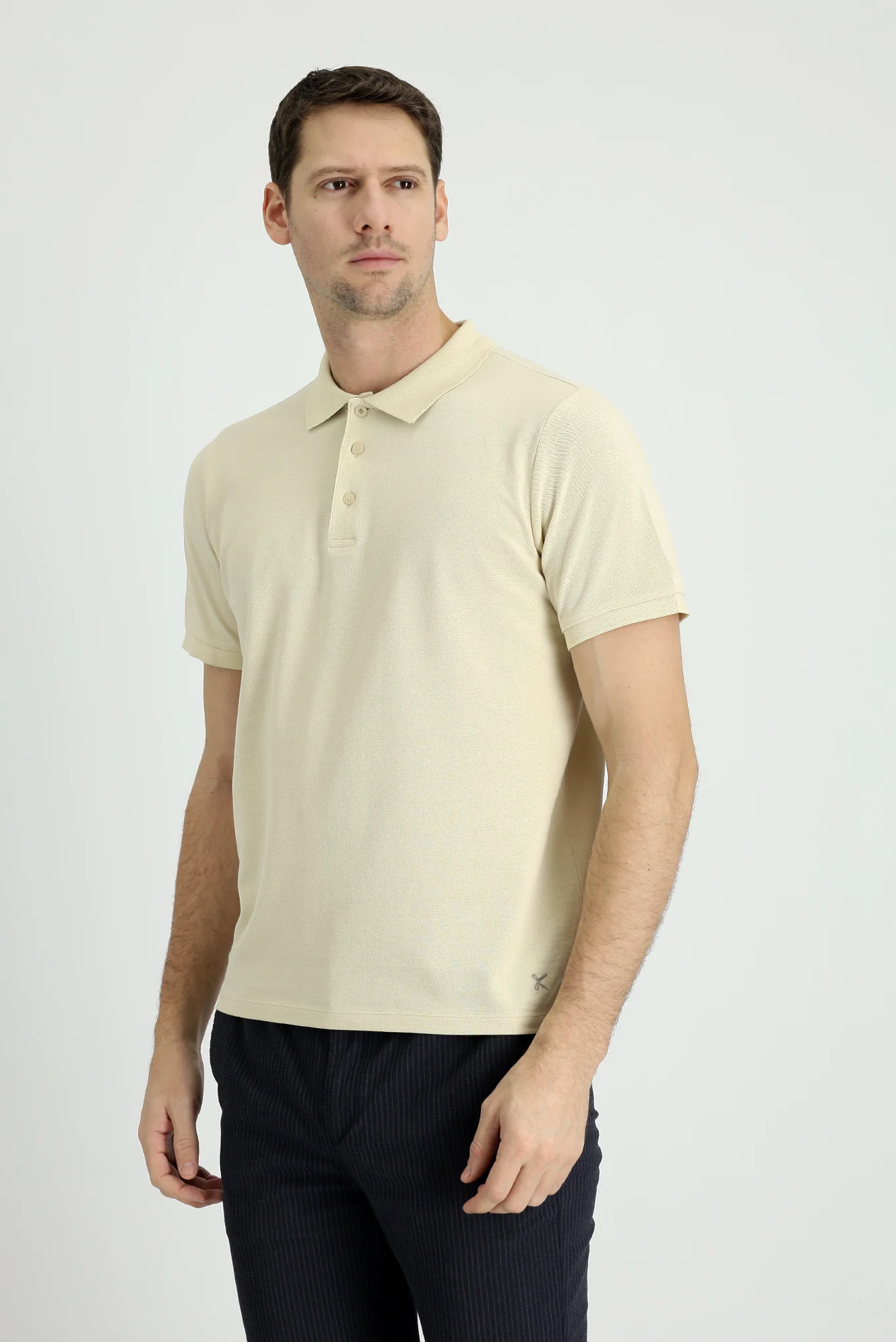 Açık Bej Polo Yaka Regular Fit Nakışlı Pamuk Tişört - Image 2