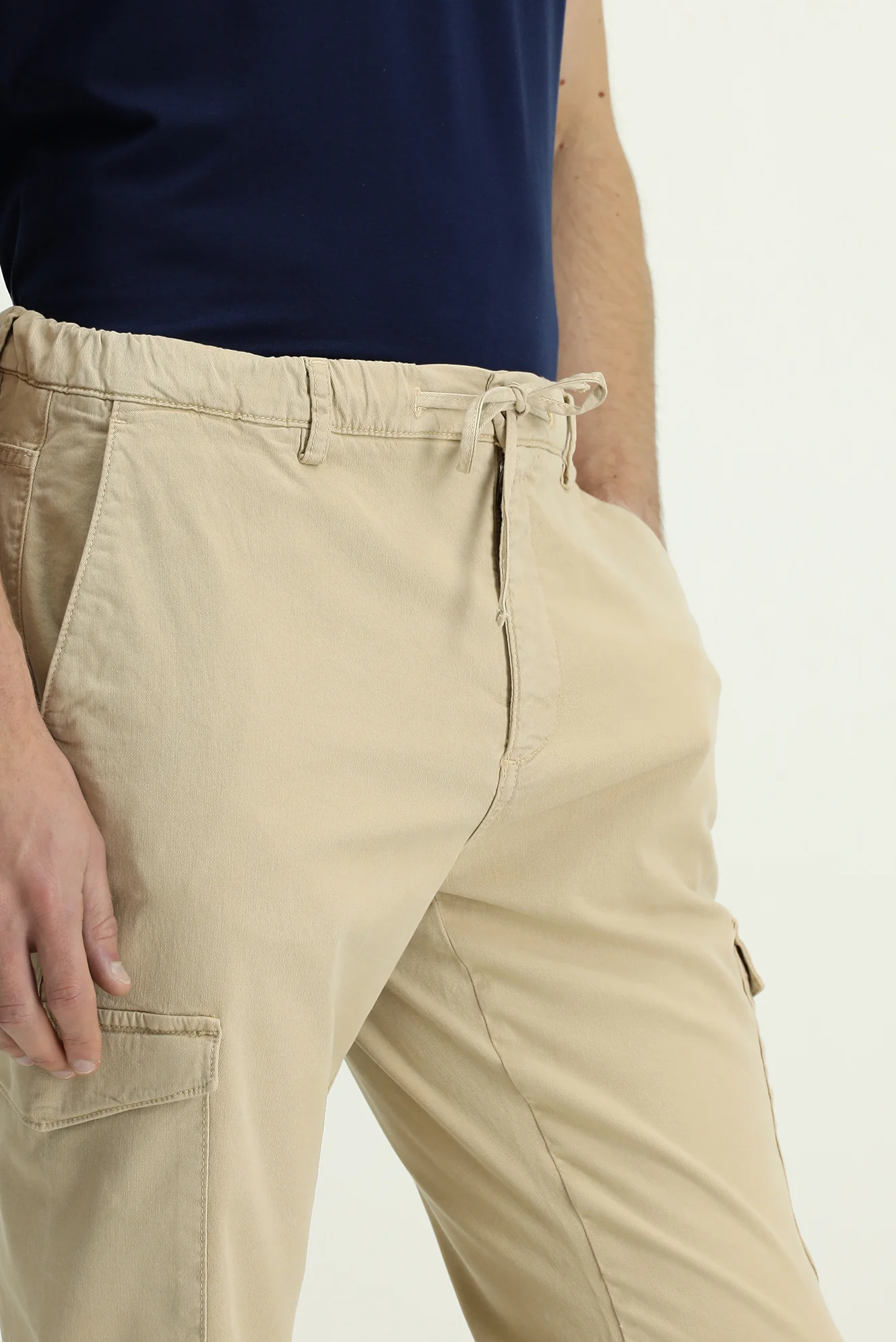 Açık Bej Regular Fit Standart Kesim Likralı Beli Lastikli İpli Lyocell Karışımlı Kargo Cepli Jogger Pantolon - Image 6