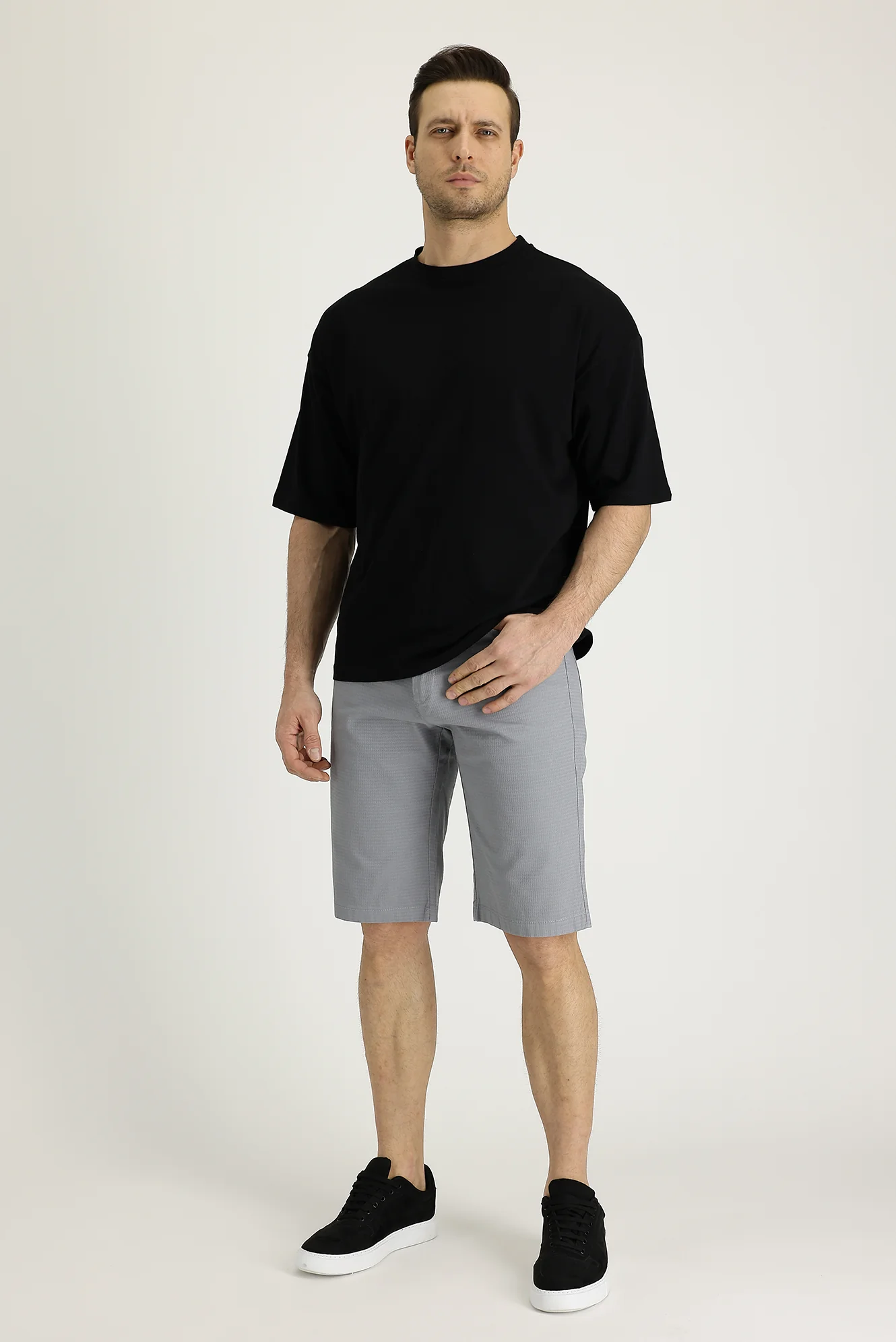 Açık Gri Regular Fit Standart Kesim Bermuda Şort - Image 3