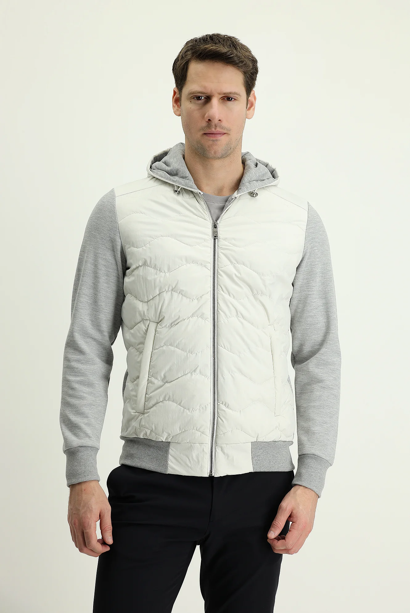 Açık Gri Mevsimlik Slim Fit Dar Kesim Kapüşonlu Kapitone Spor Mont - Image 3