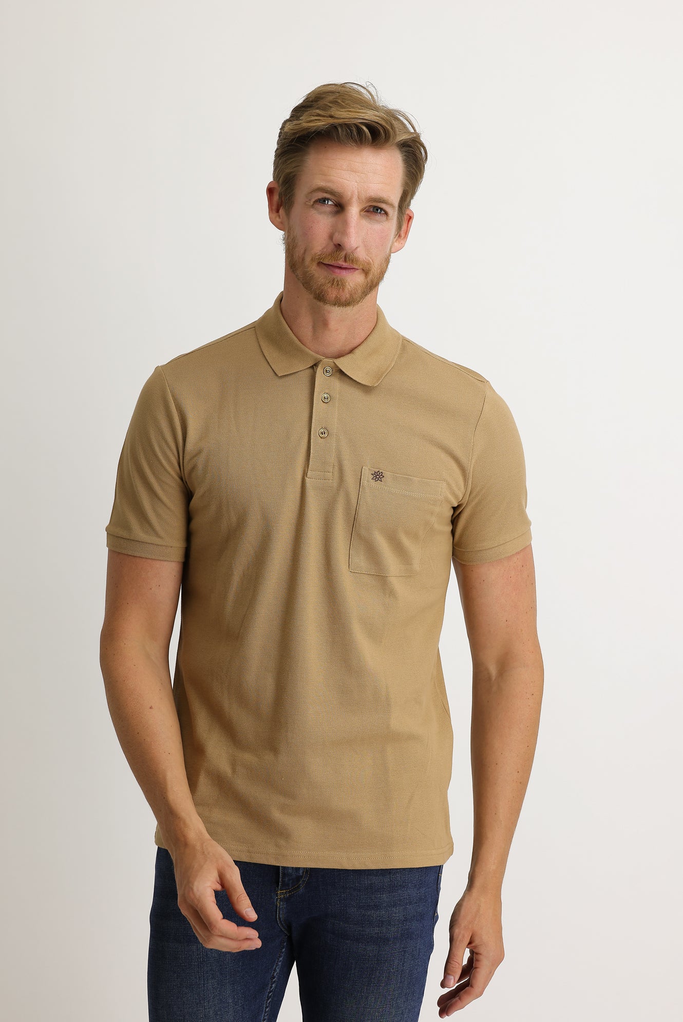 Açık Kahve Cepli Polo Yaka Regular Fit Nakışlı Pamuk Tişört - Image 2