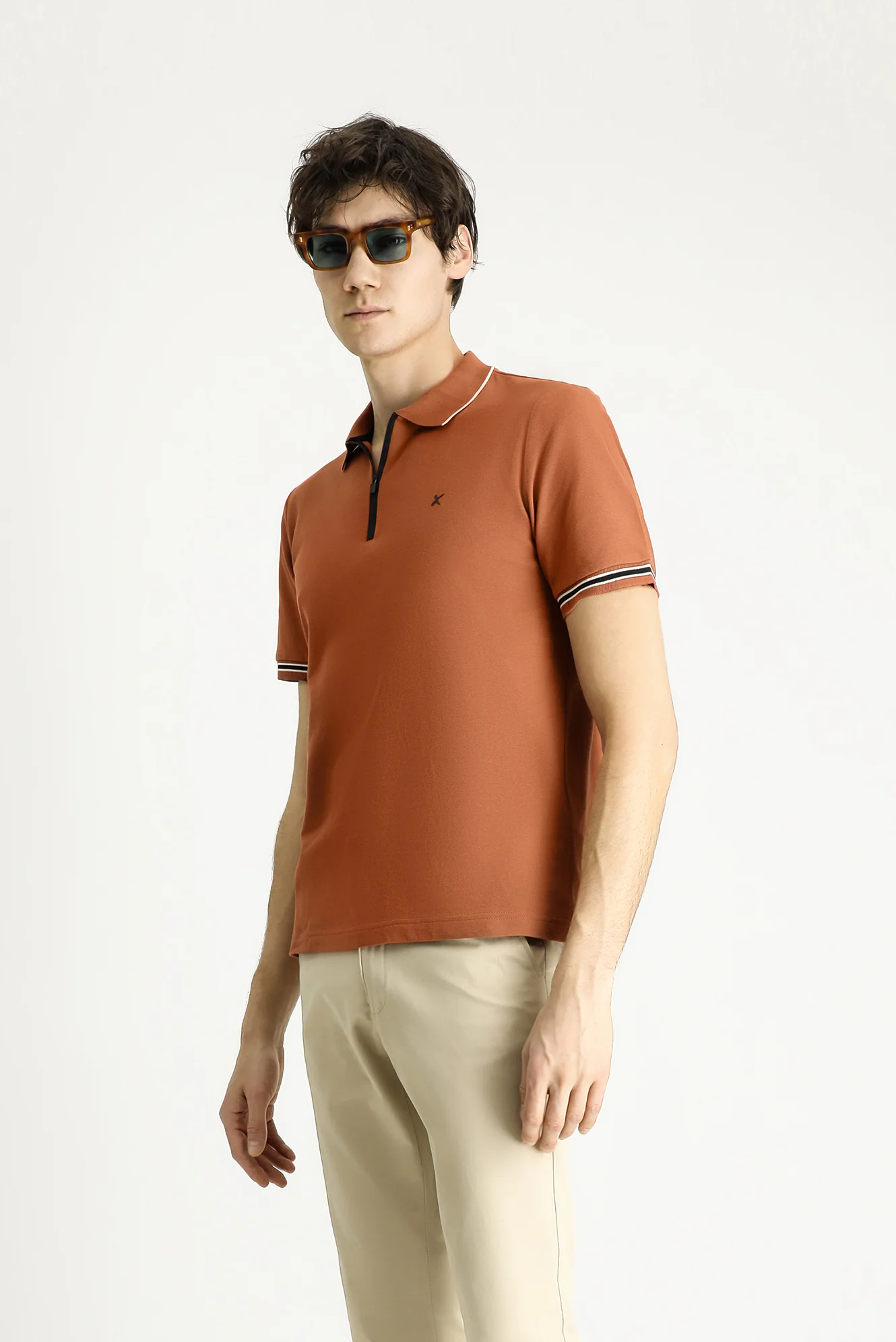 Açık Kahve Polo Yaka Regular Fit Fermuarlı Desenli Pamuk Tişört - Image 2