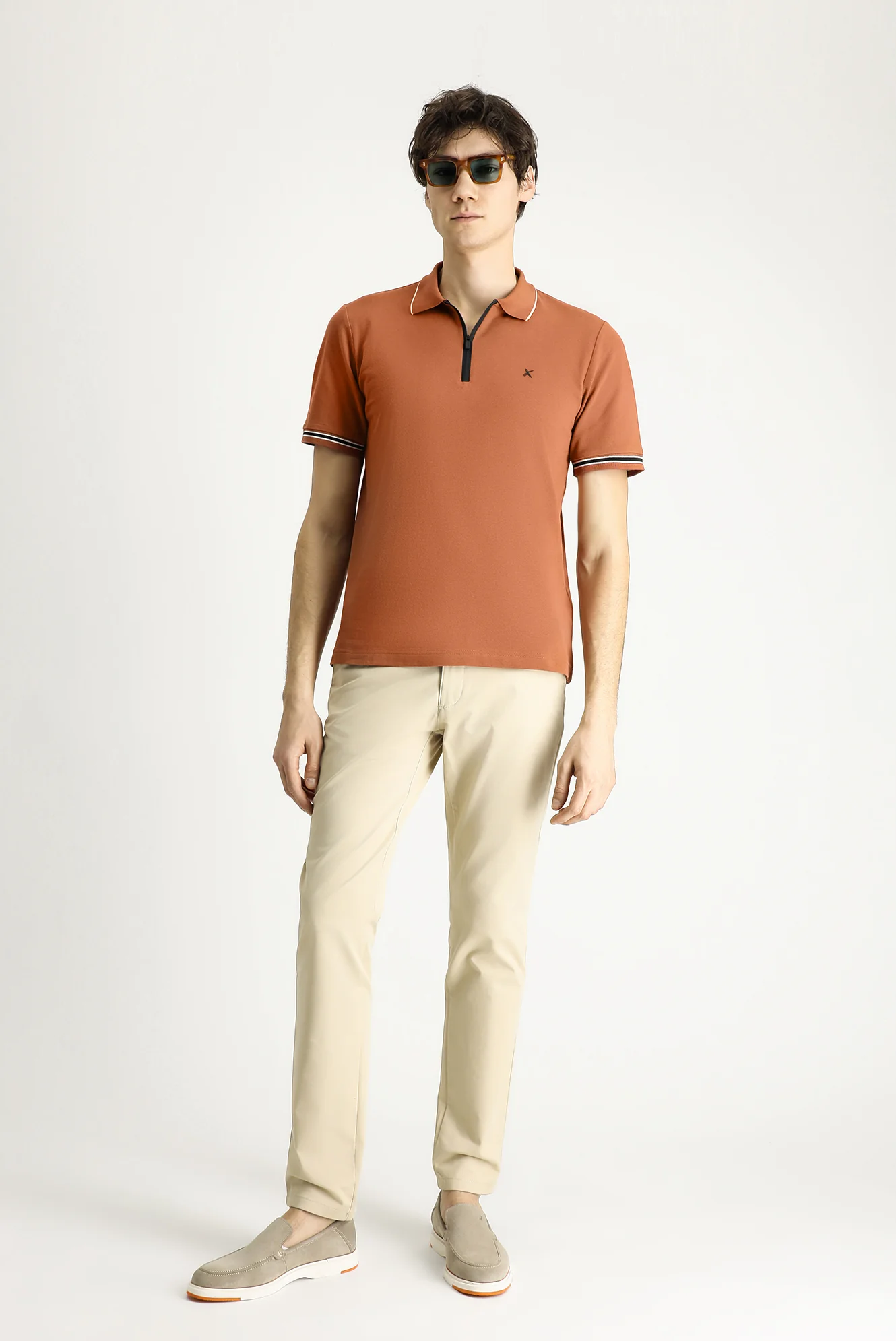 Açık Kahve Polo Yaka Regular Fit Fermuarlı Desenli Pamuk Tişört - Image 3