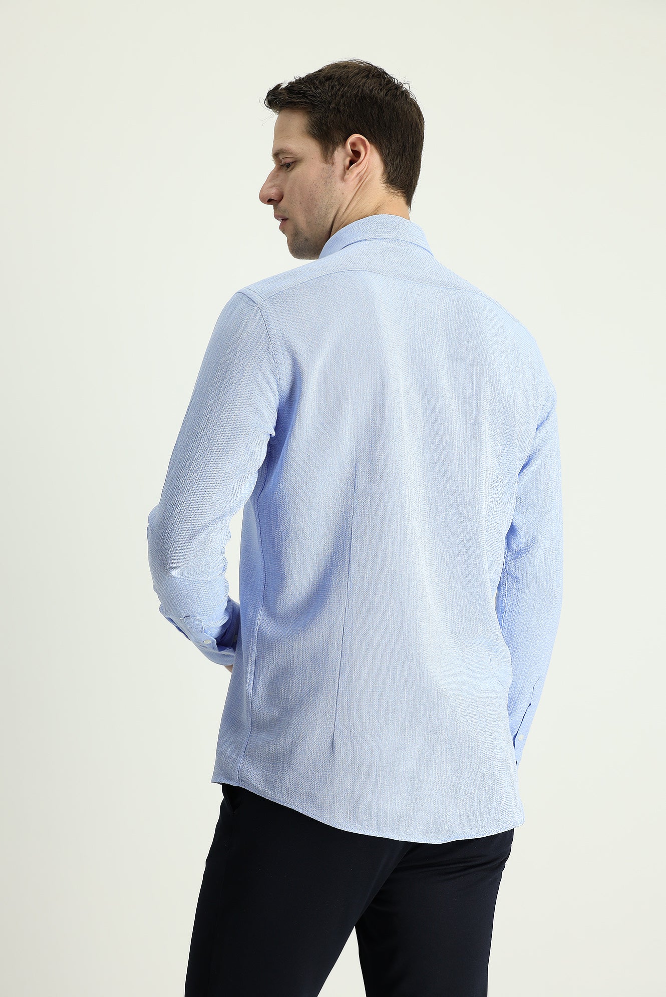 Açık Mavi Uzun Kol Slim Fit Dar Kesim Keten Görünümlü Pamuk Spor Düğmeli Yaka Gömlek - Image 3