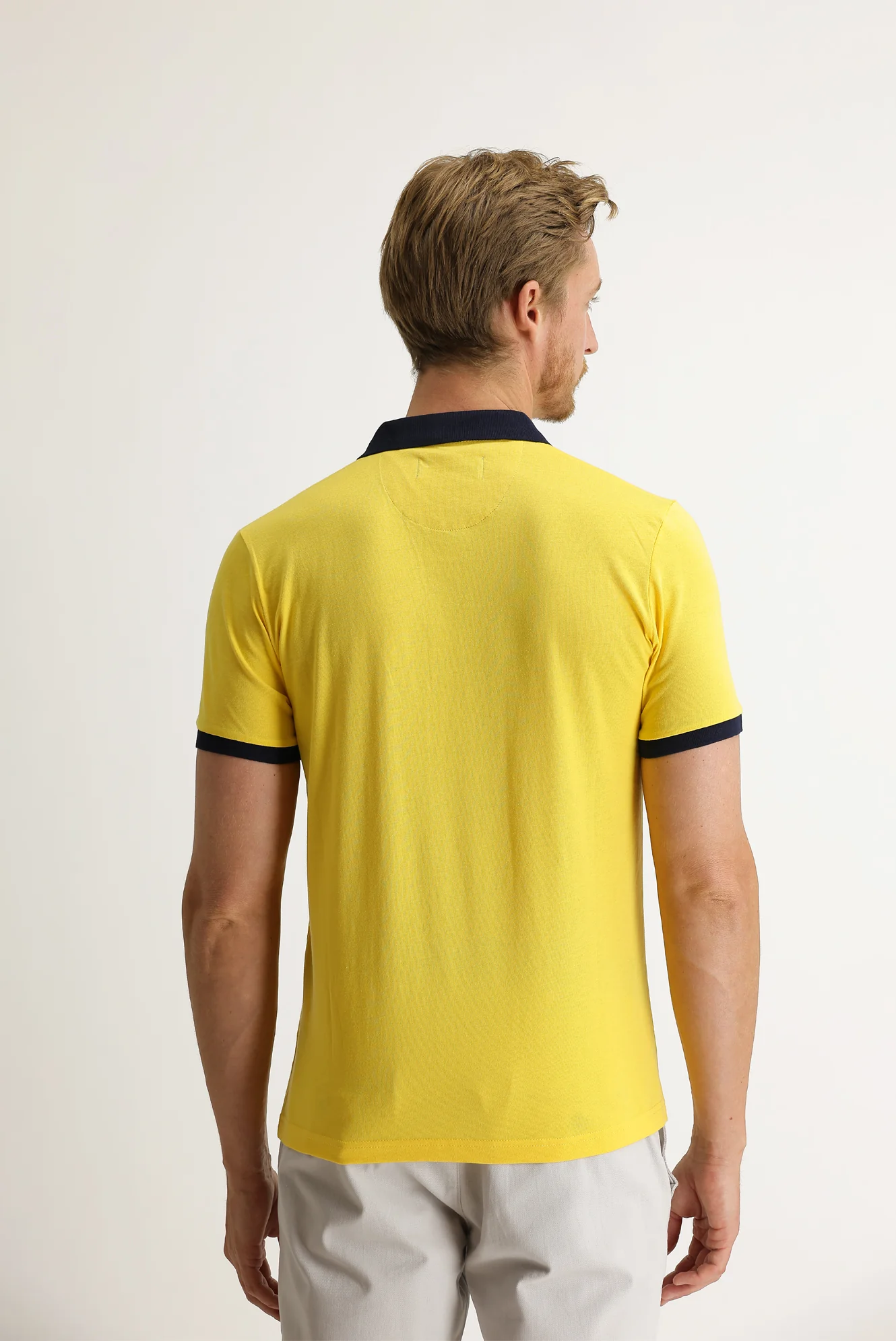Açık Sarı Polo Yaka Slim Fit Dar Kesim Desenli Tişört - Image 5