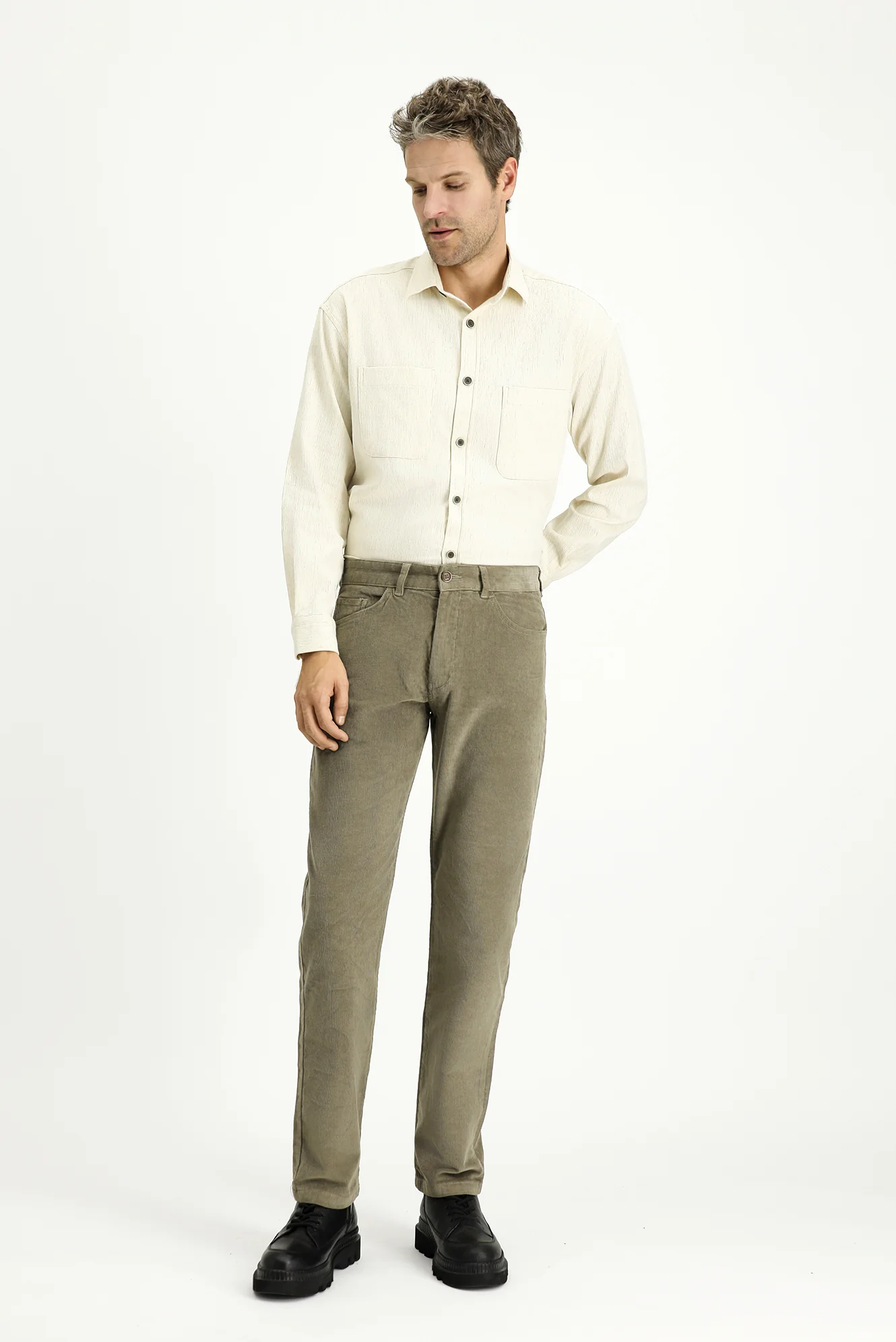 Açık Vizon Relaxed Fit Rahat Kesim Likralı Kadife Pantolon - Image 3