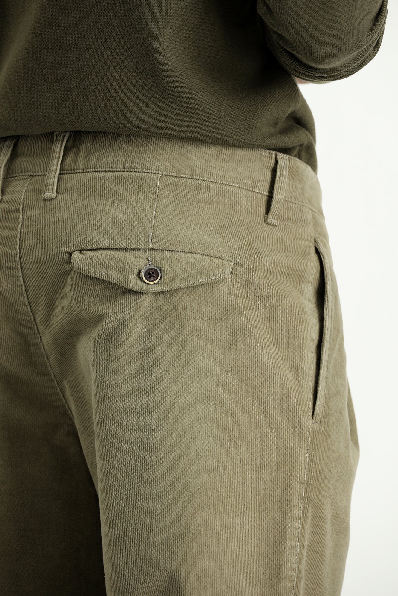 Açık Vizon Relaxed Fit Rahat Kesim Likralı Pileli Kadife Pantolon - Image 5