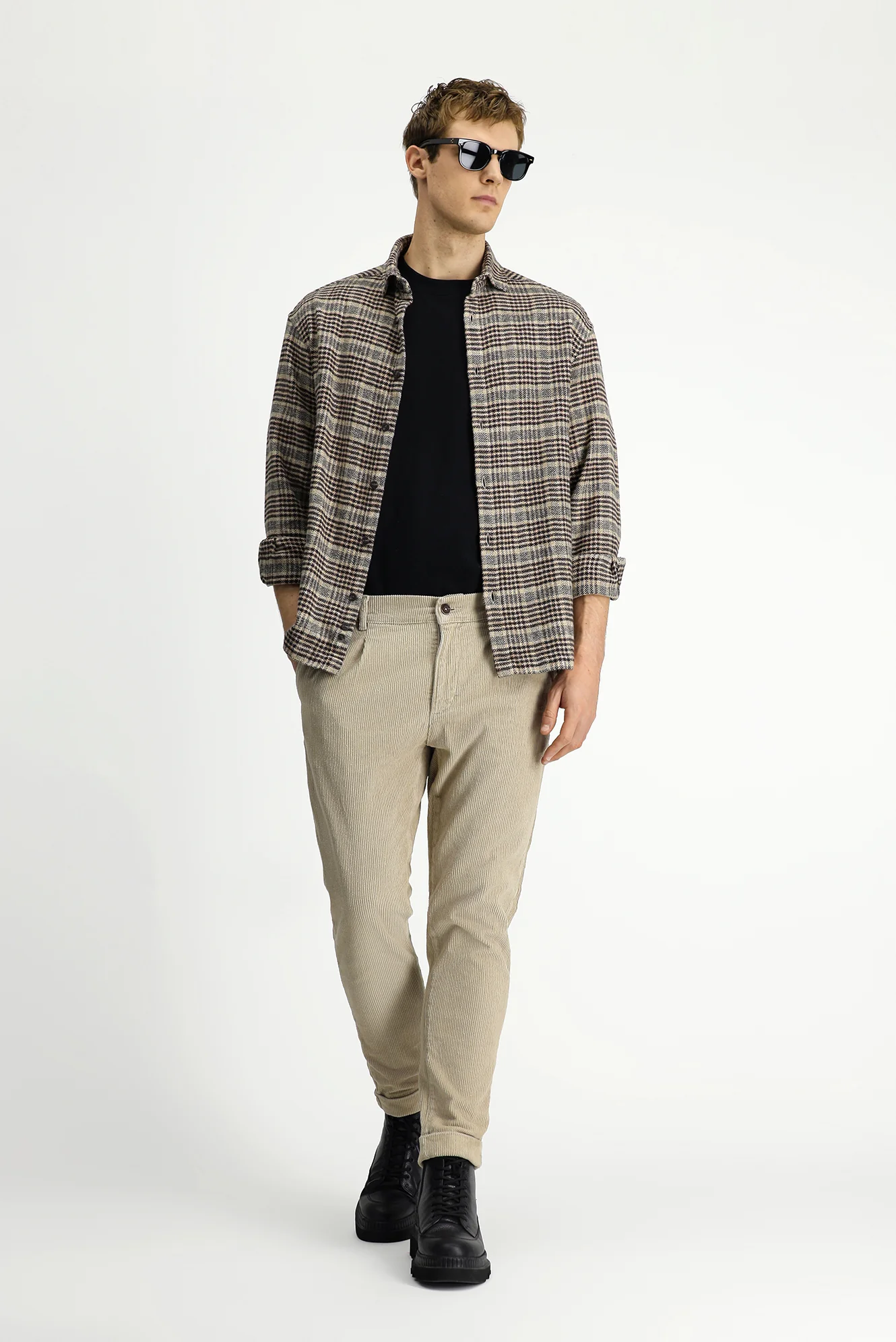 Açık Vizon Tapered Fit Likralı Kadife Pantolon - Image 3