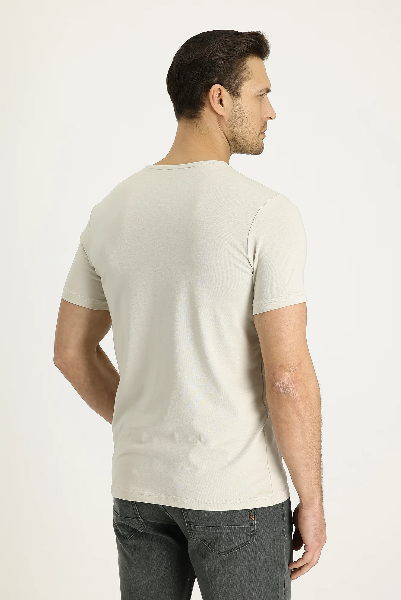 Açık Vizon V Yaka Slim Fit Dar Kesim Pamuklu Tişört - Image 2