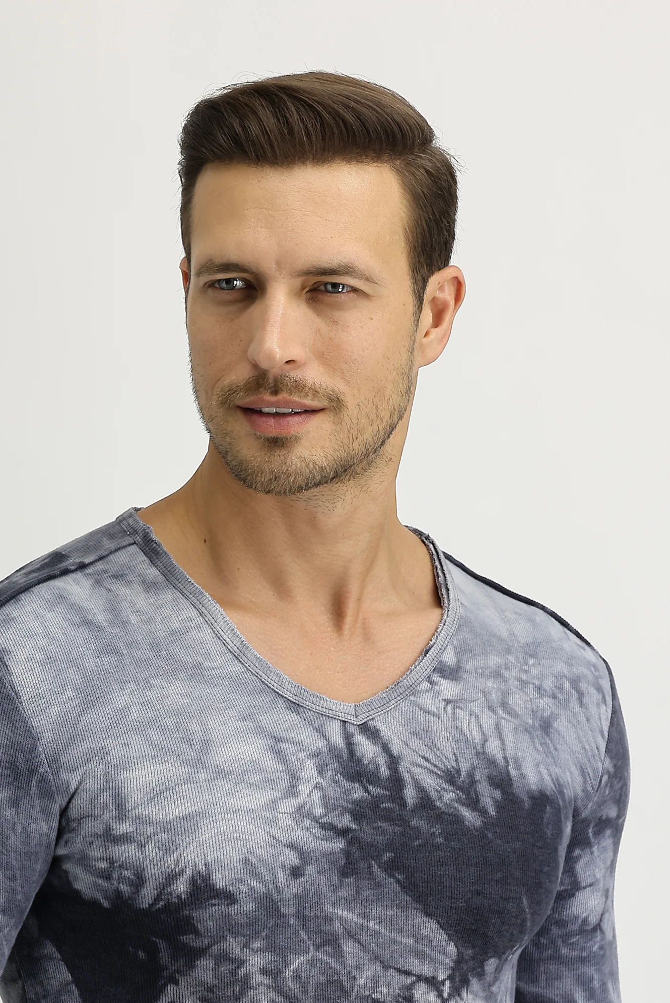 Antrasit V Yaka Batik Desenli Pamuklu Sweatshirt - Image 2