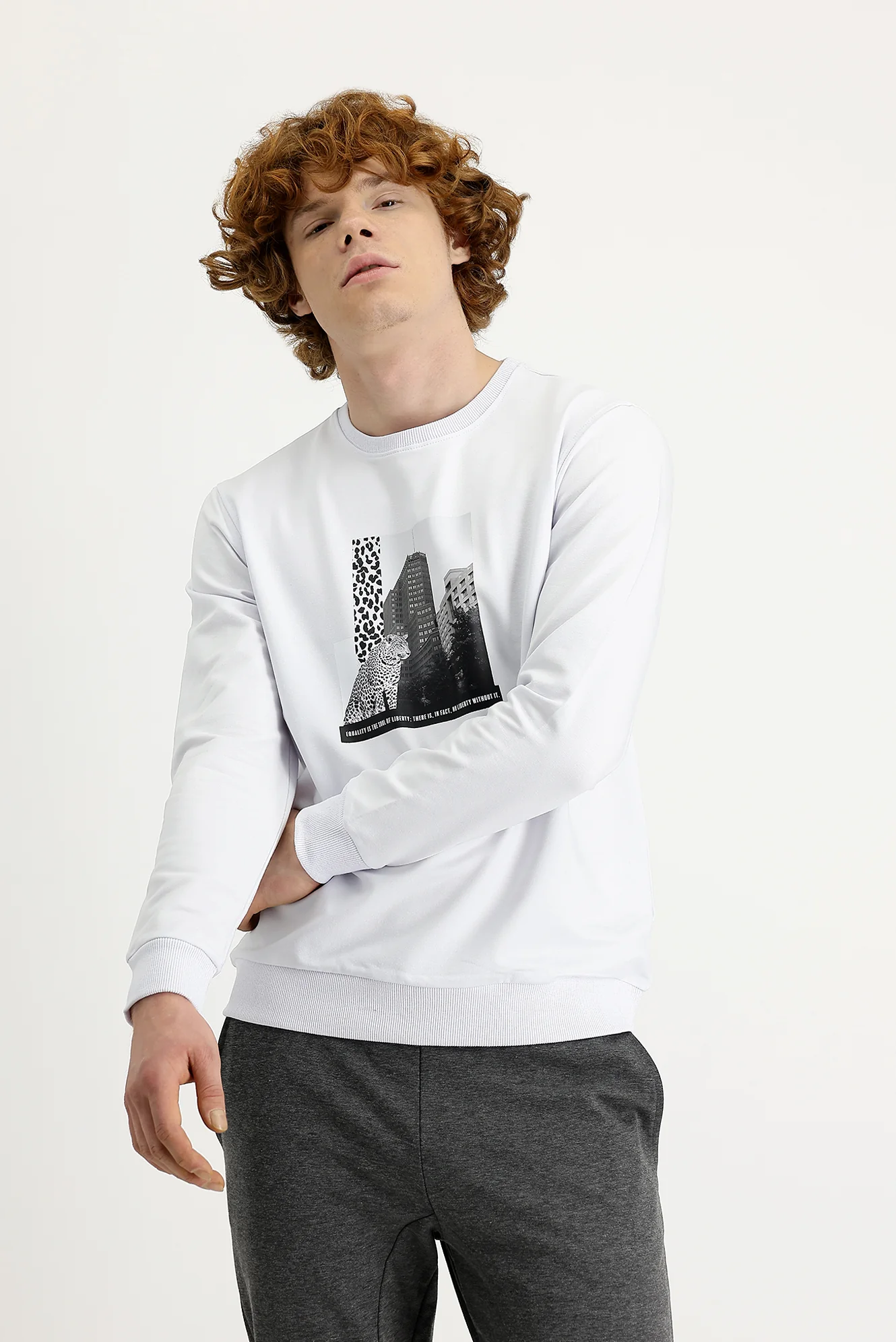 Beyaz Bisiklet Yaka Baskılı Pamuklu Sweatshirt