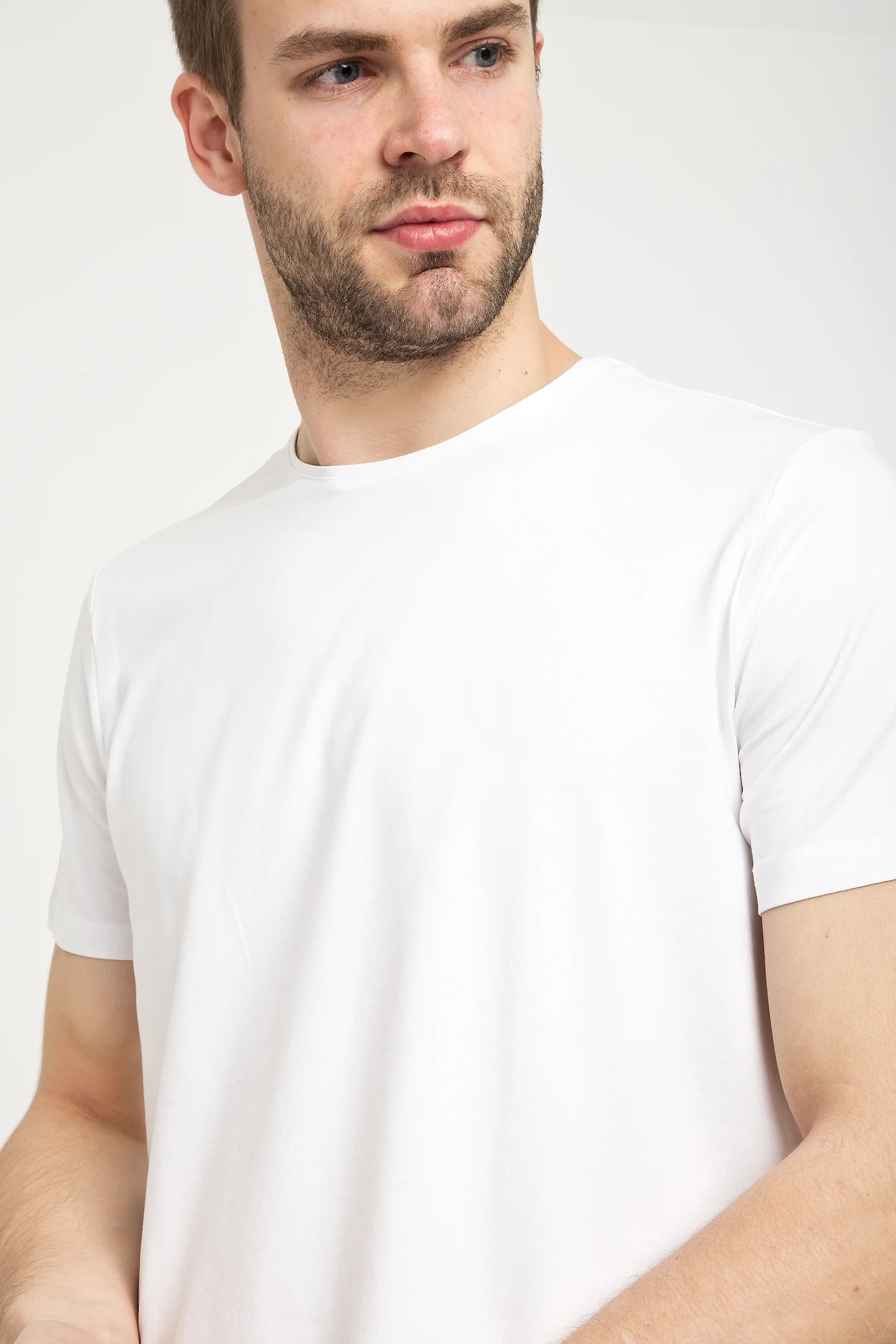 Beyaz Bisiklet Yaka Düz Slim Fit Dar Kesim Tişört - Image 4