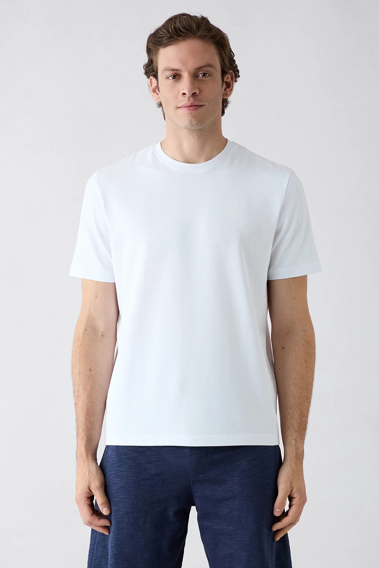 Beyaz Bisiklet Yaka Regular Fit %100 Pamuk Basic Tişört