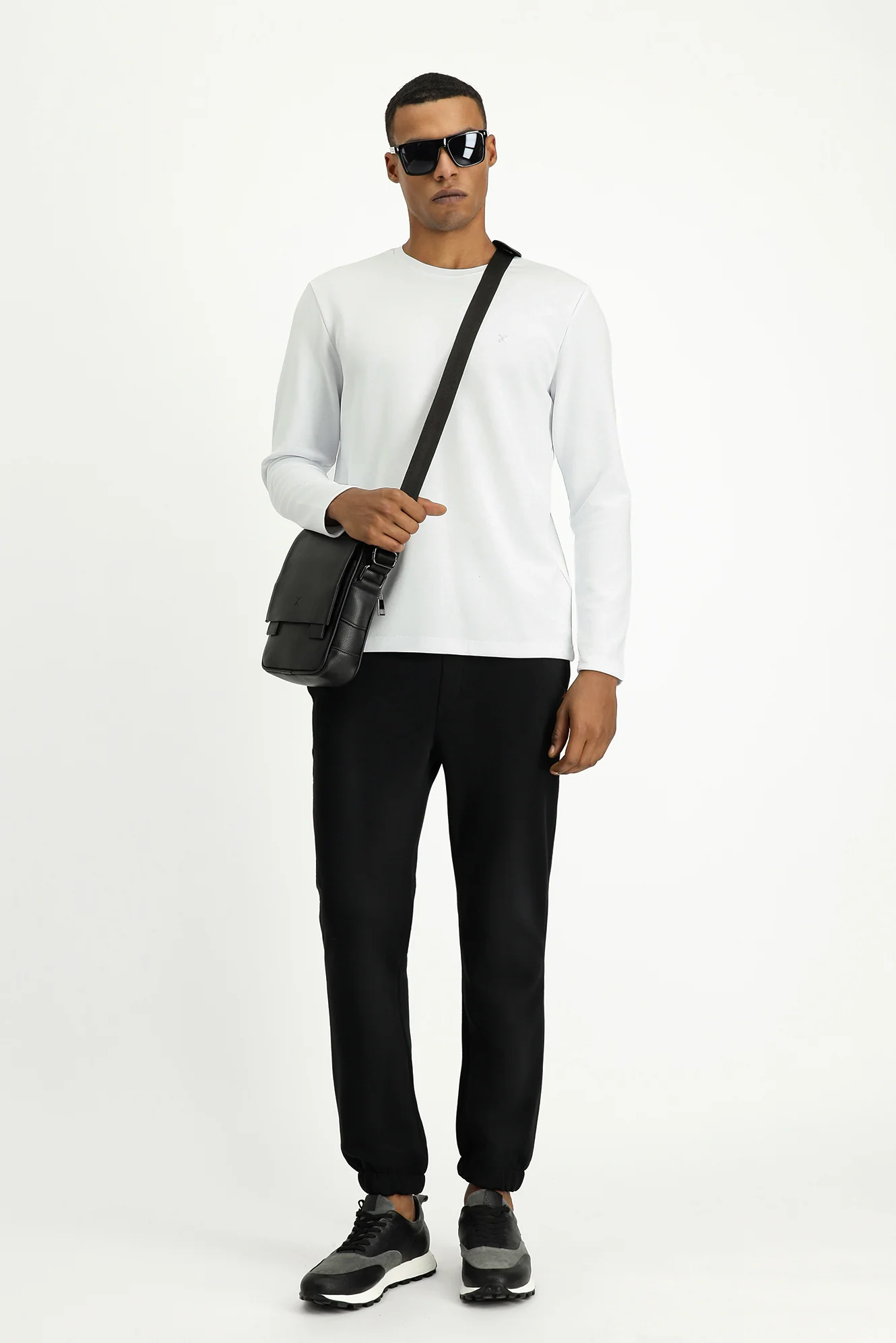 Beyaz Bisiklet Yaka Regular Fit Pamuklu Sweatshirt - Image 2