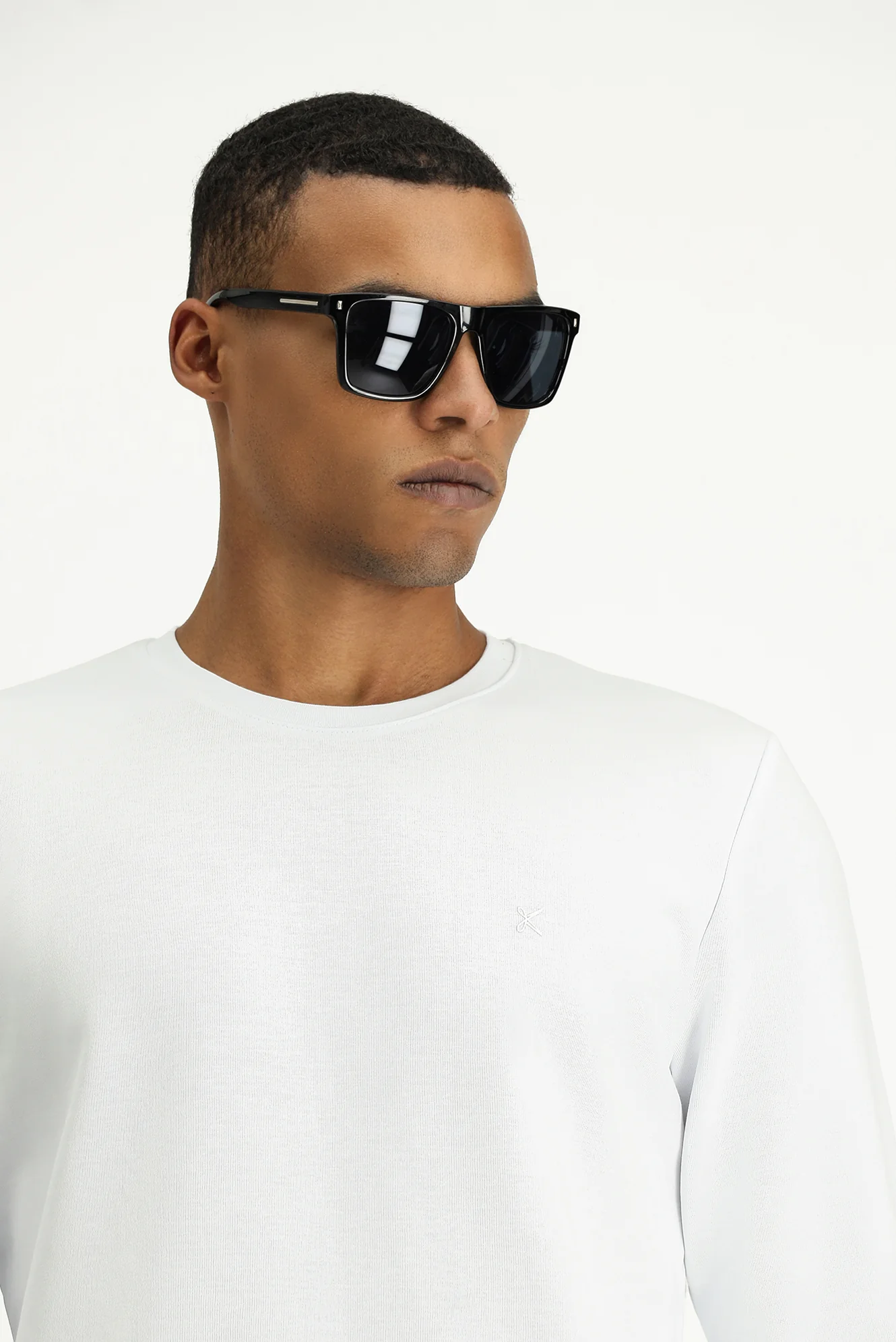 Beyaz Bisiklet Yaka Regular Fit Pamuklu Sweatshirt - Image 3