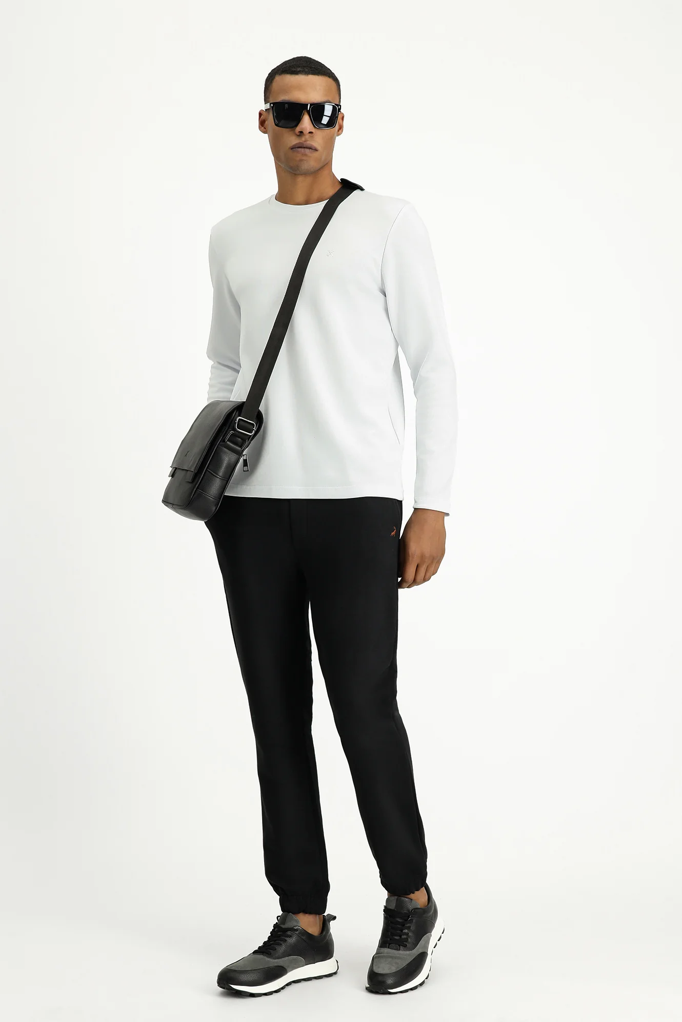 Beyaz Bisiklet Yaka Regular Fit Pamuklu Sweatshirt - Image 4