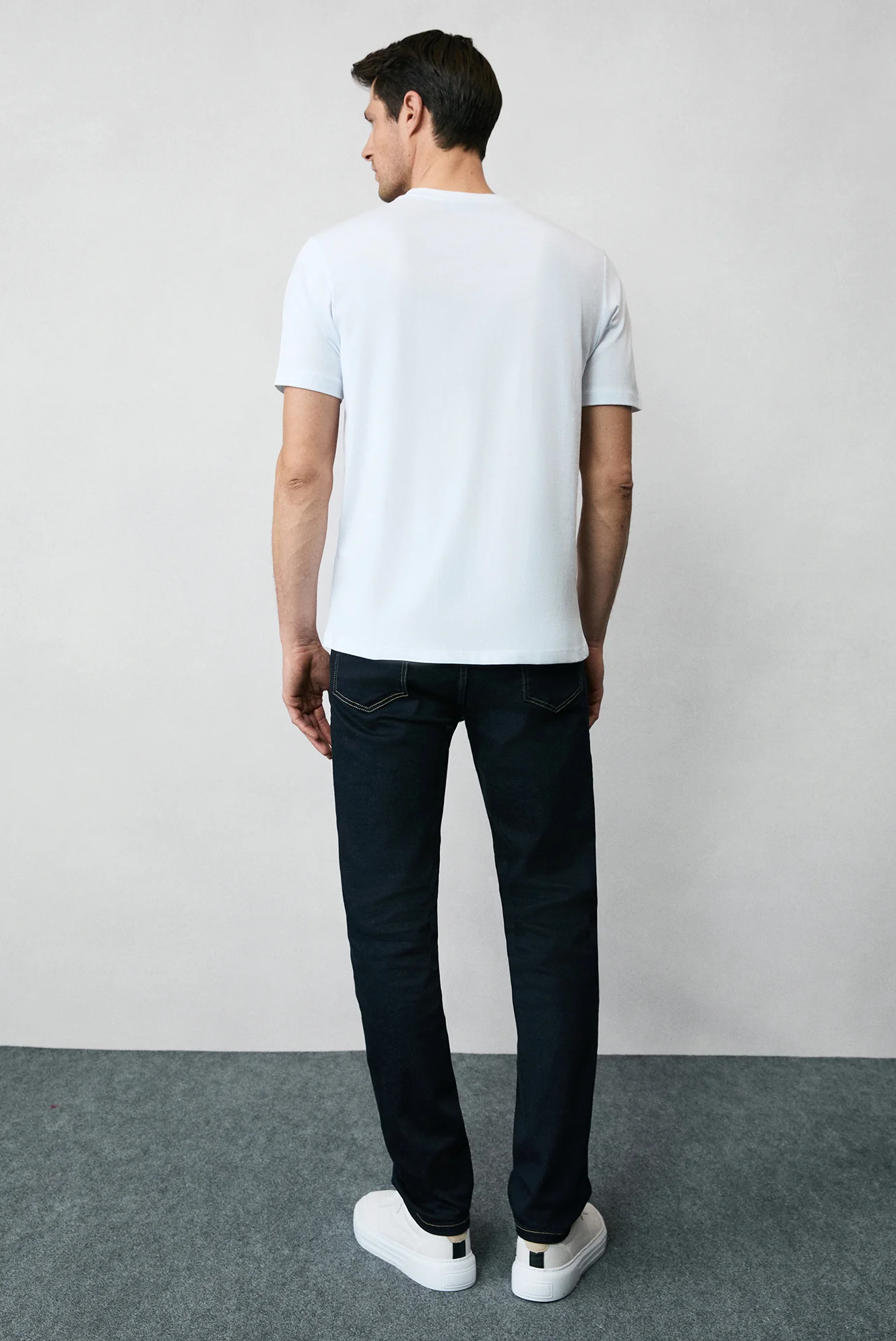 Beyaz Bisiklet Yaka Regular Fit %100 Pamuk Süprem Basic Tişört - Image 5