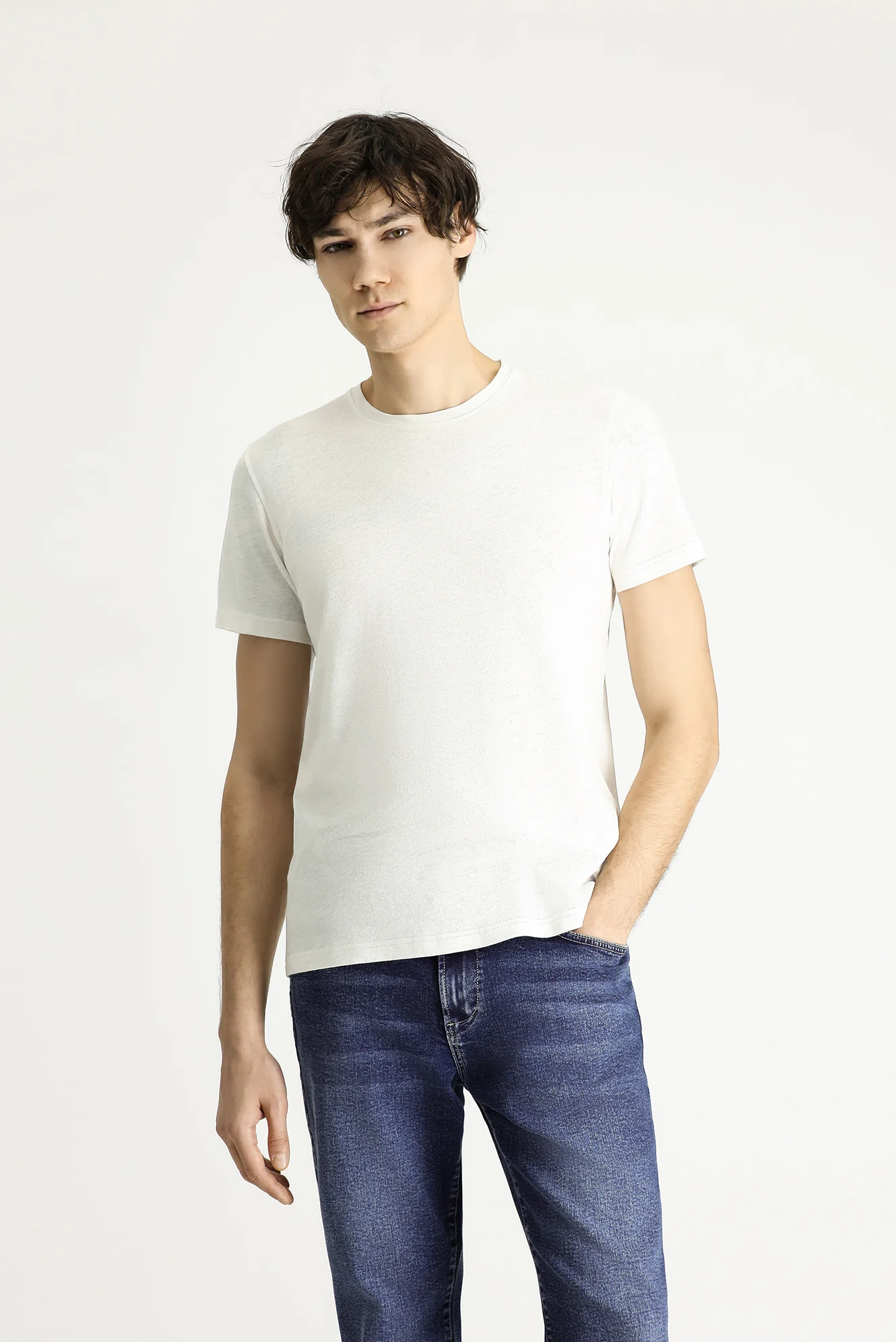 Beyaz Bisiklet Yaka Slim Fit Dar Kesim Keten Karışımlı Tişört - Image 2