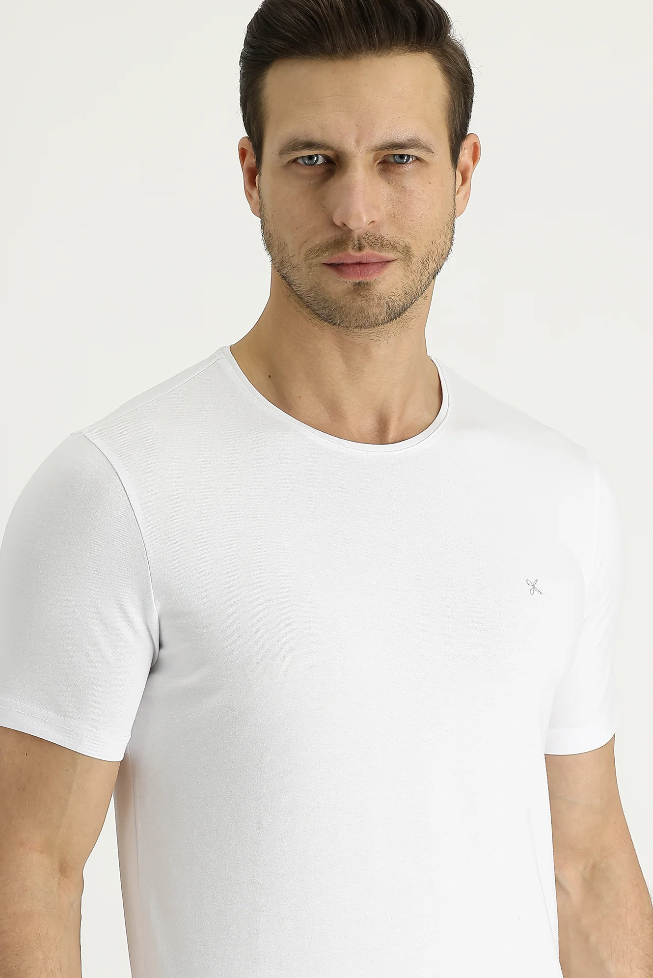 Beyaz Bisiklet Yaka Slim Fit Dar Kesim Nakışlı Pamuklu Tişört - Image 2