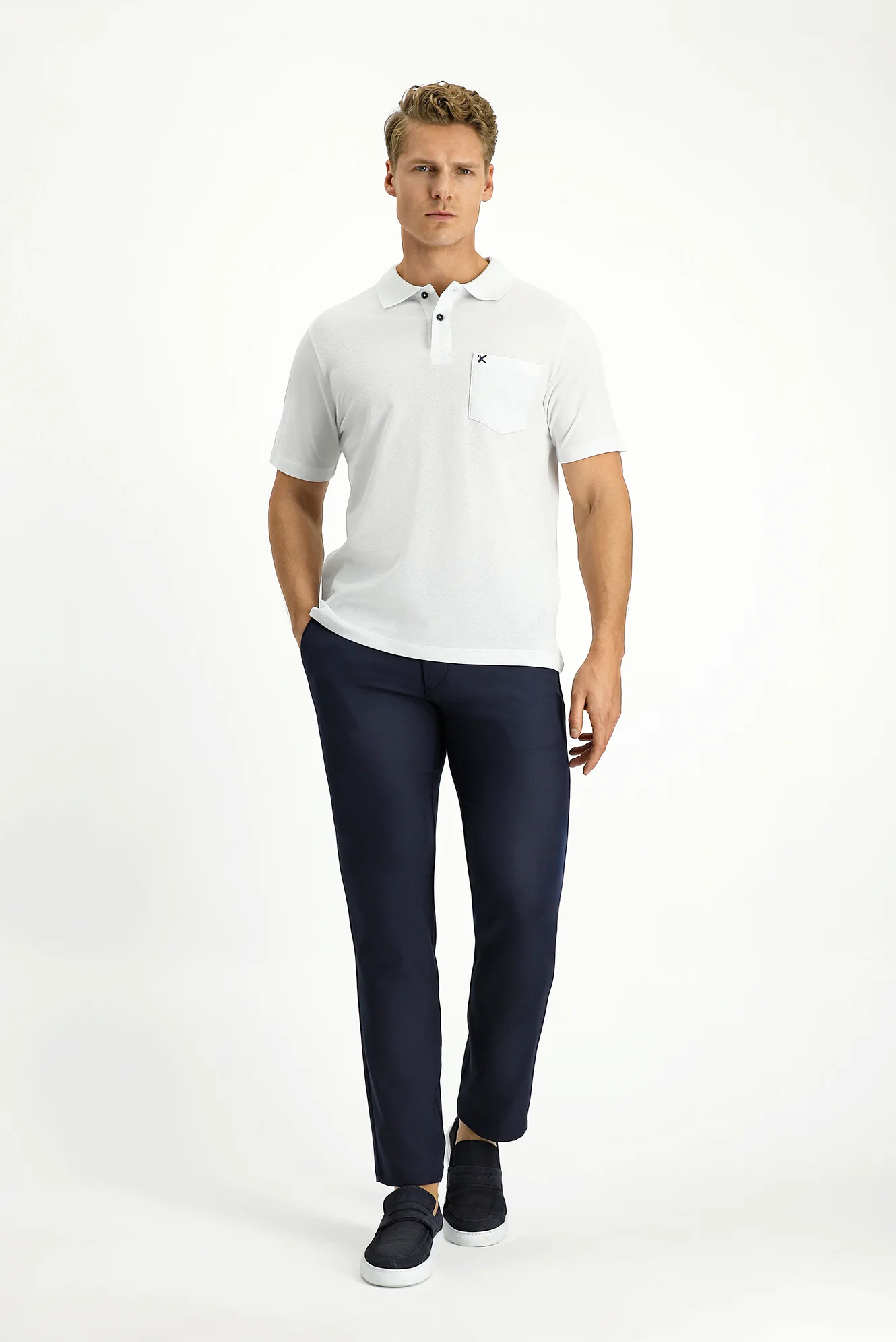 Beyaz Polo Yaka Regular Fit Cepli Nakışlı %100 Pamuk Tişört - Image 2