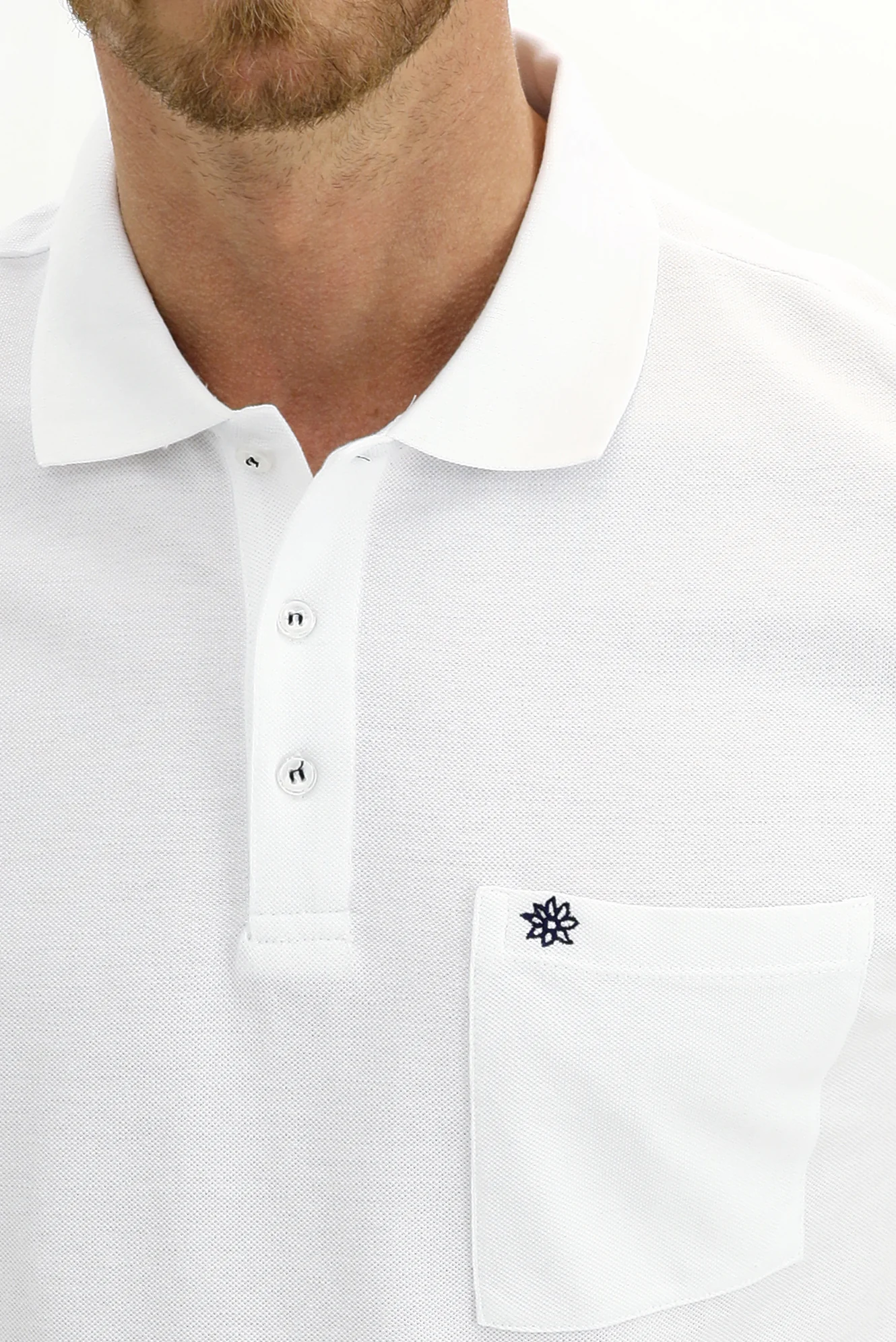 Beyaz Cepli Polo Yaka Regular Fit Nakışlı Pamuk Tişört - Image 4