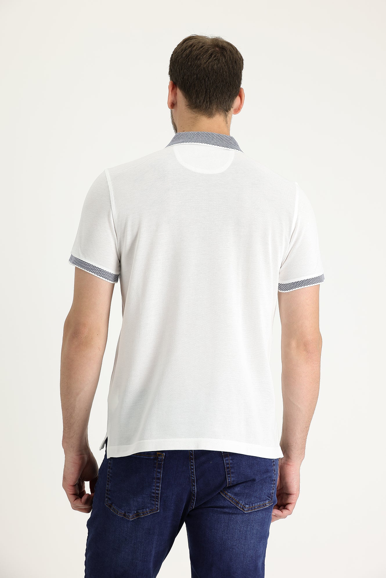 Beyaz Polo Yaka Regular Fit Desenli Nakışlı Pamuk Tişört - Image 2