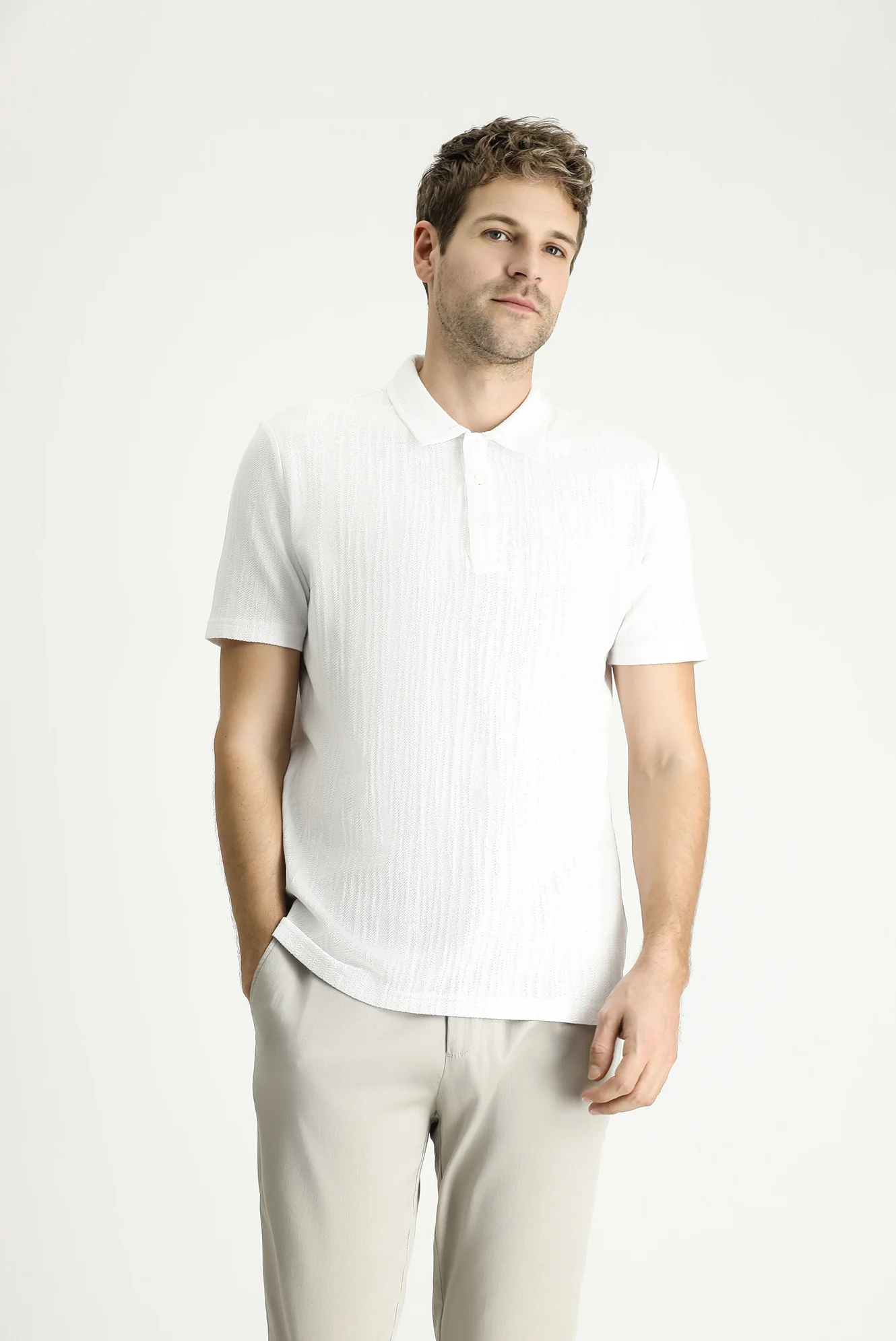 Beyaz Polo Yaka Regular Fit Desenli Pamuk Tişört - Image 3