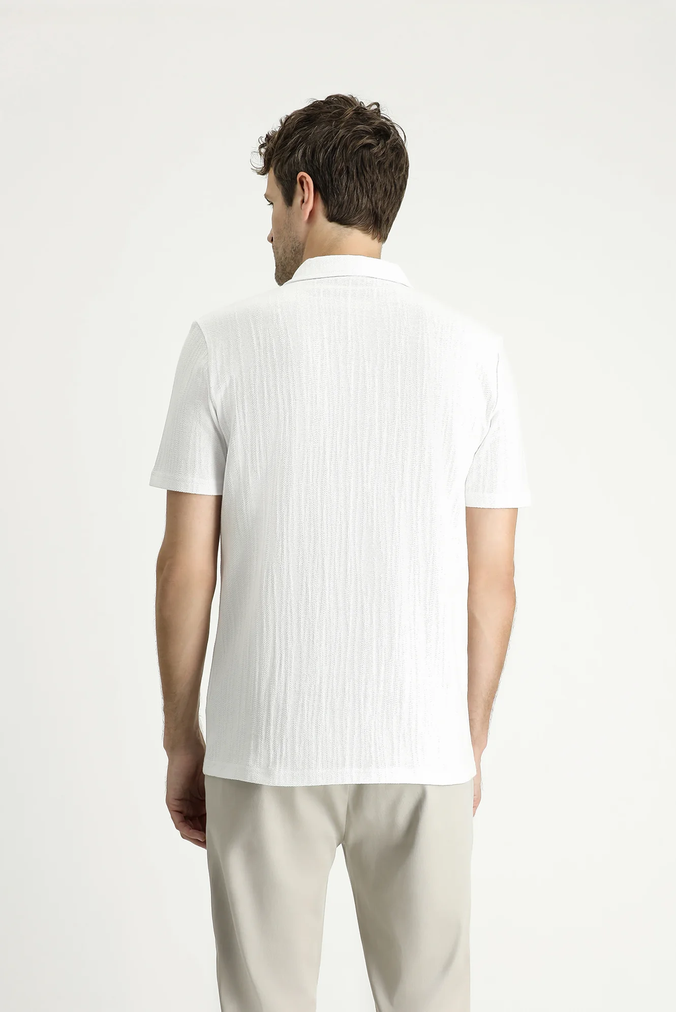 Beyaz Polo Yaka Regular Fit Desenli Pamuk Tişört - Image 4