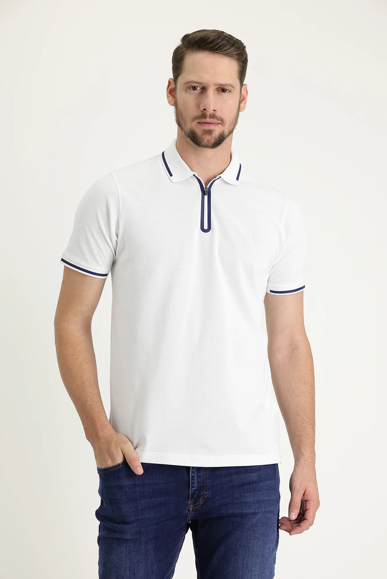 Beyaz Polo Yaka Regular Fit Fermuarlı Nakışlı Pamuk Tişört - Image 2