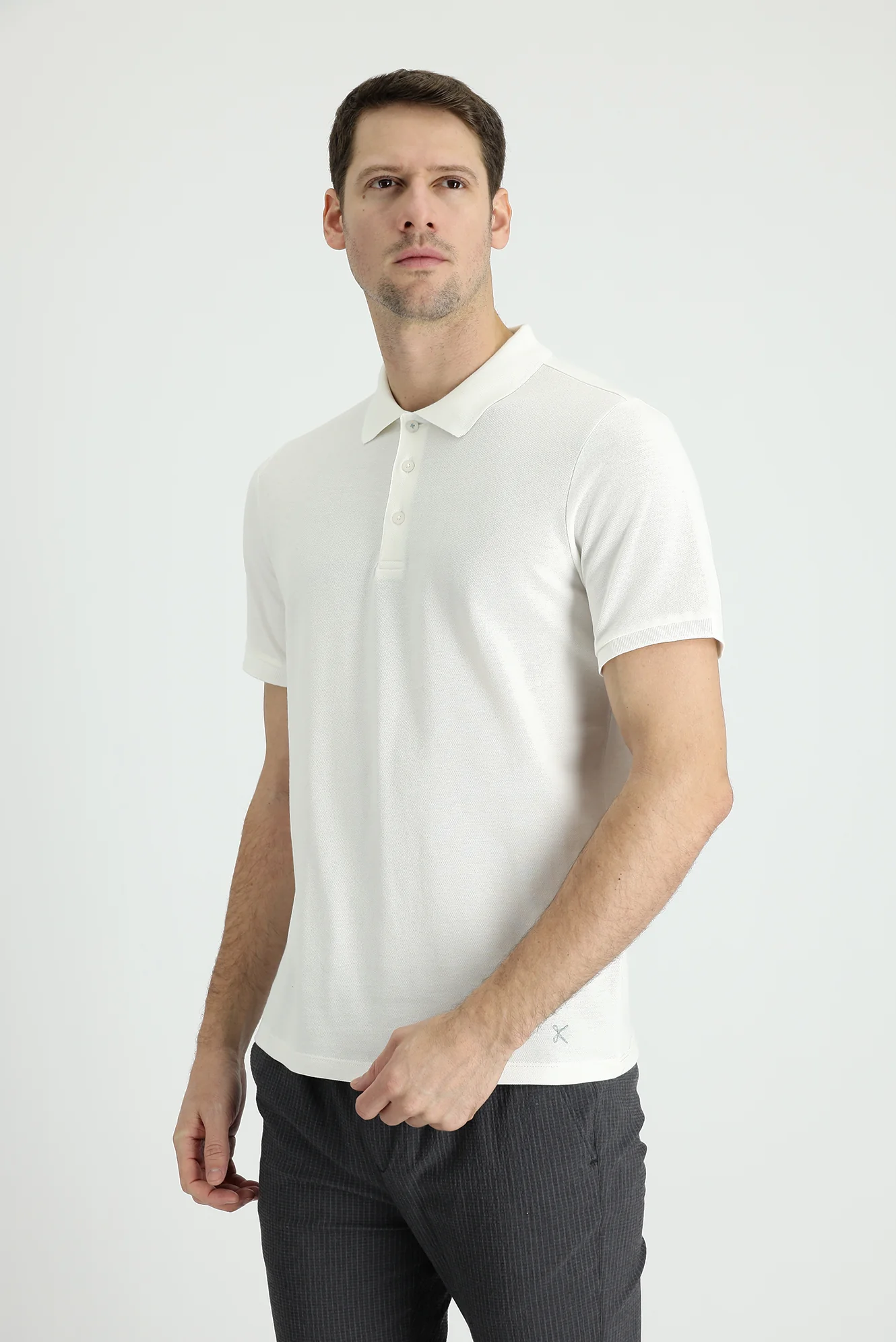 Beyaz Polo Yaka Regular Fit Nakışlı Pamuk Tişört - Image 2