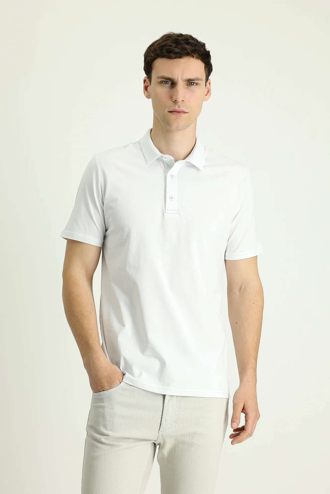 Beyaz Polo Yaka Regular Fit Nakışlı Süprem Pamuk Tişört - Image 2