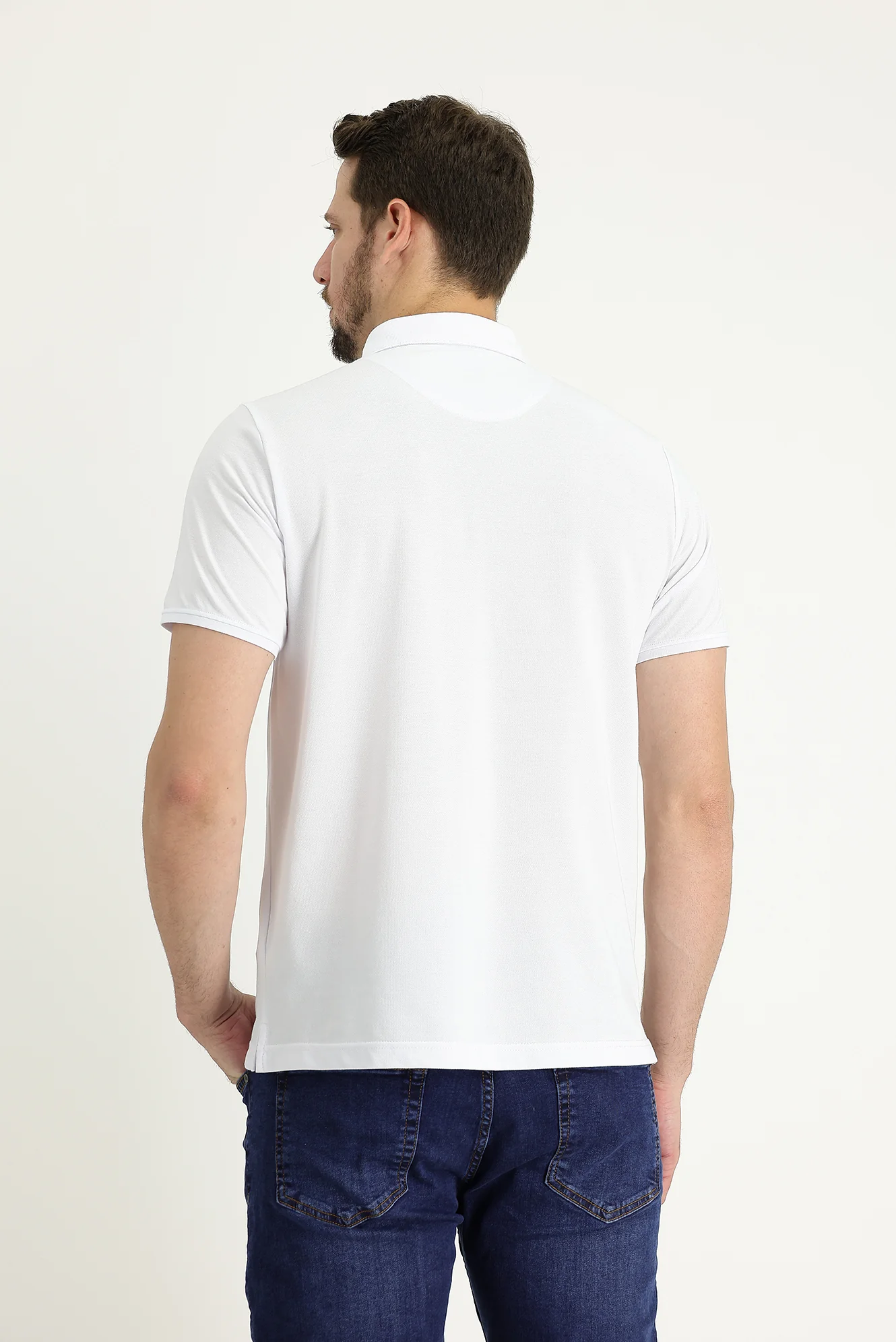Beyaz Polo Yaka Regular Fit Nakışlı Tişört - Image 3