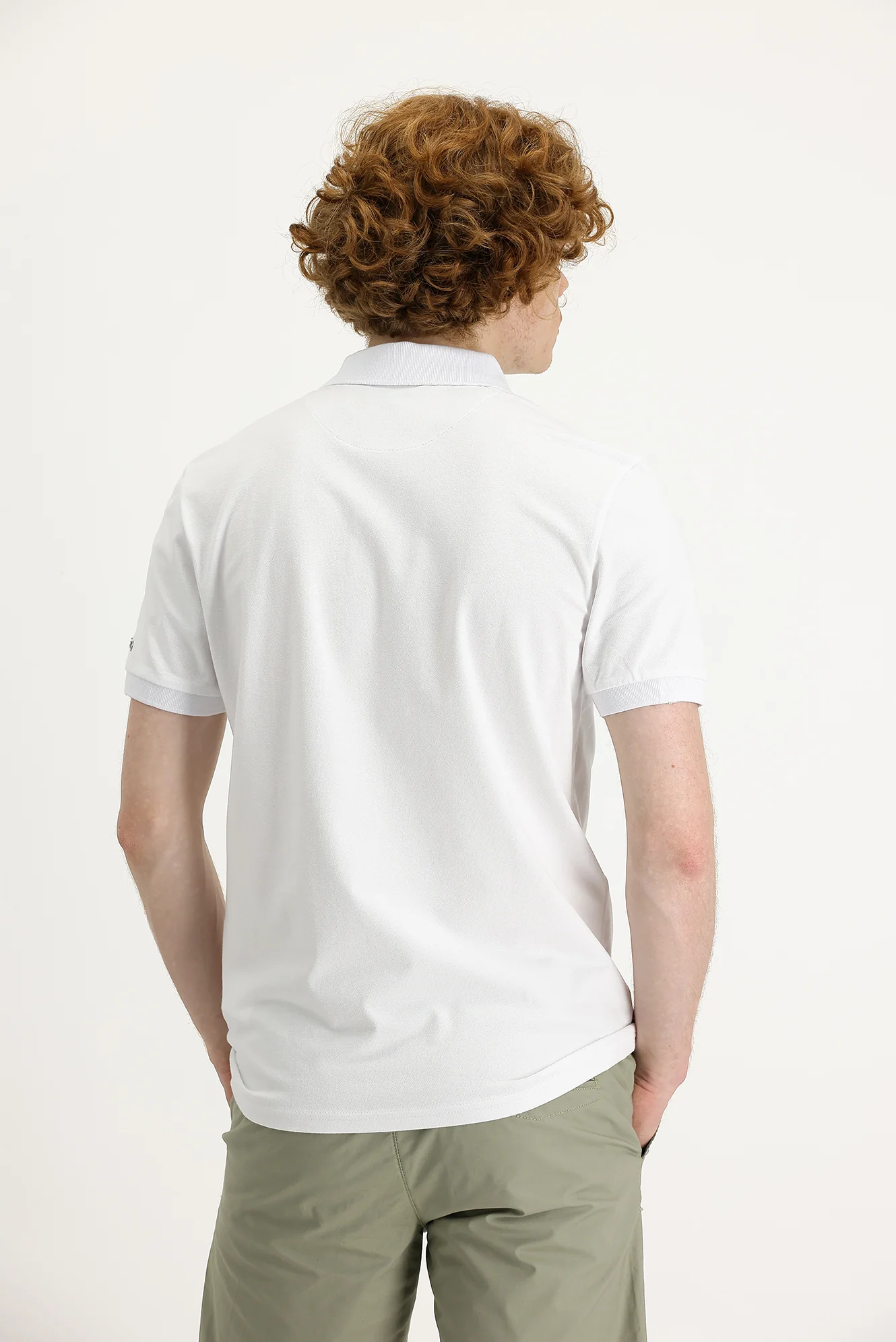 Beyaz Polo Yaka Slim Fit Dar Kesim Baskılı Tişört - Image 3