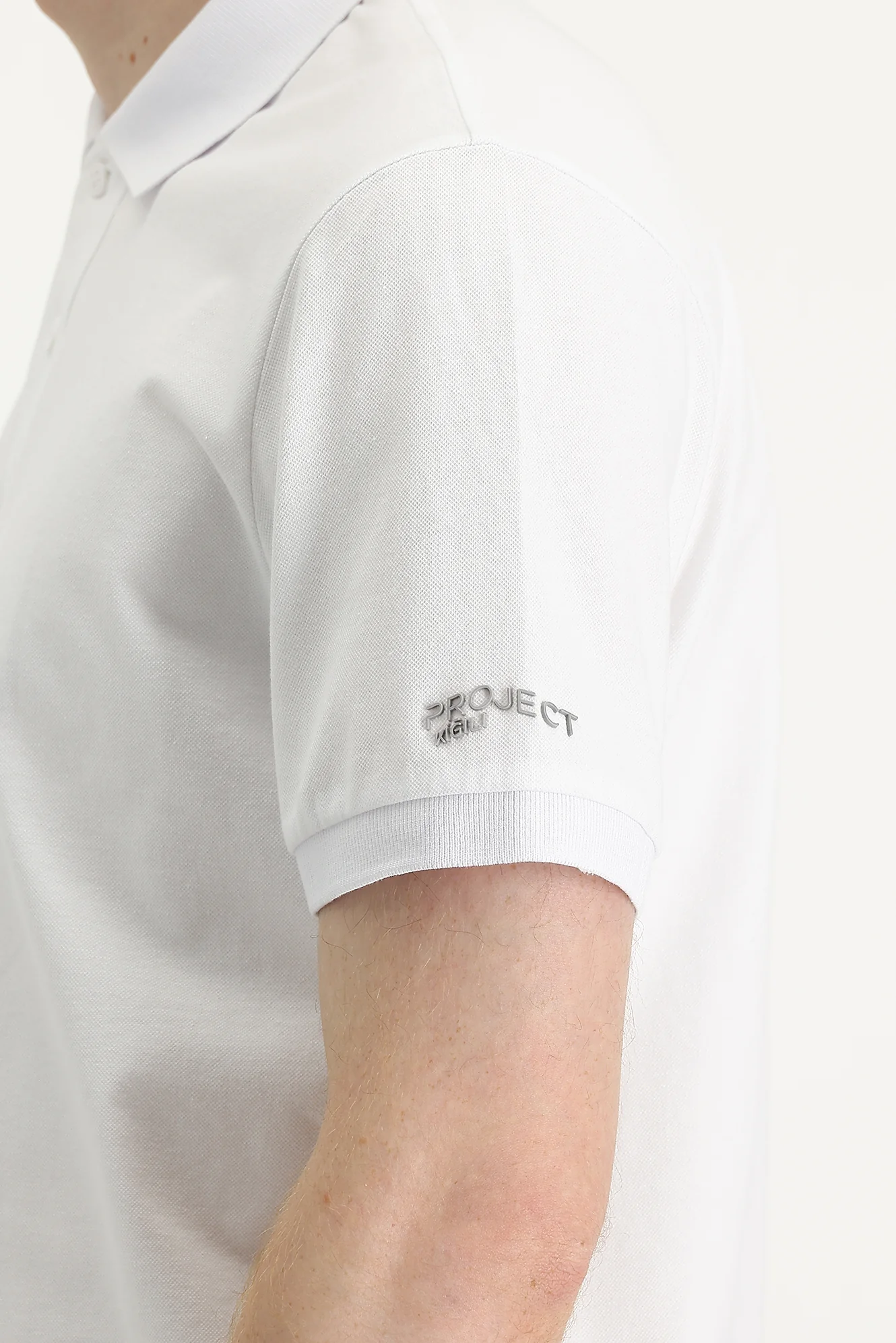 Beyaz Polo Yaka Slim Fit Dar Kesim Baskılı Tişört - Image 4