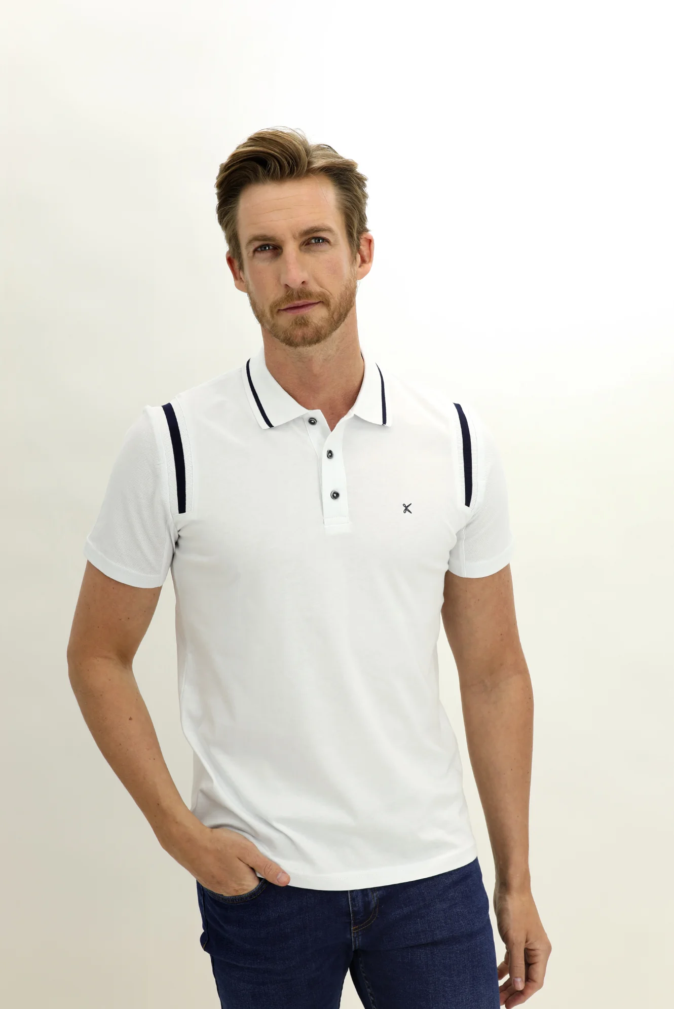 Beyaz Polo Yaka Slim Fit Dar Kesim Desenli Pamuk Tişört - Image 3