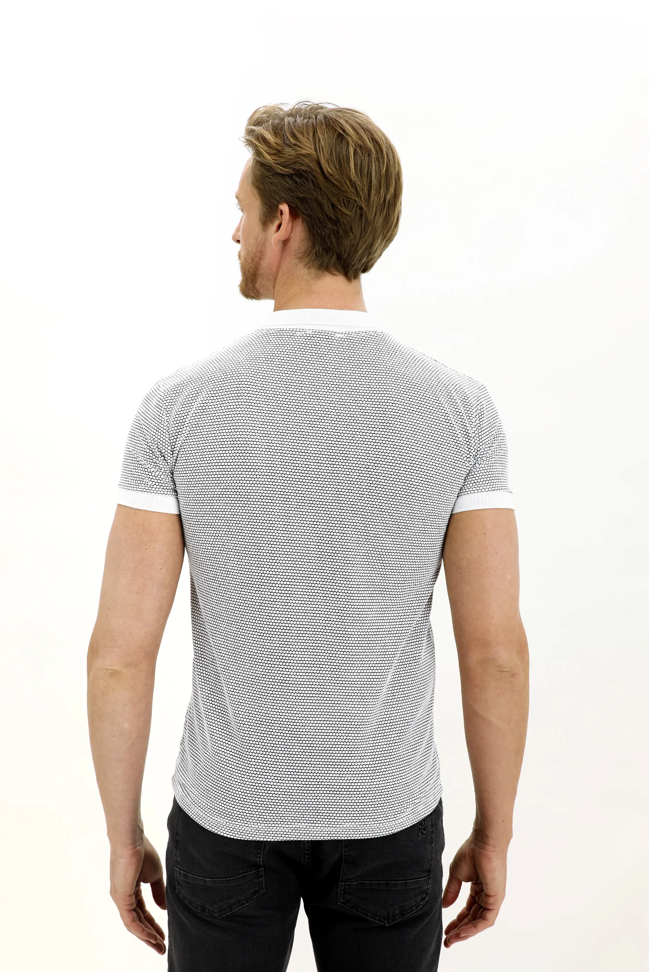 Beyaz Polo Yaka Slim Fit Dar Kesim Desenli Tişört - Image 5