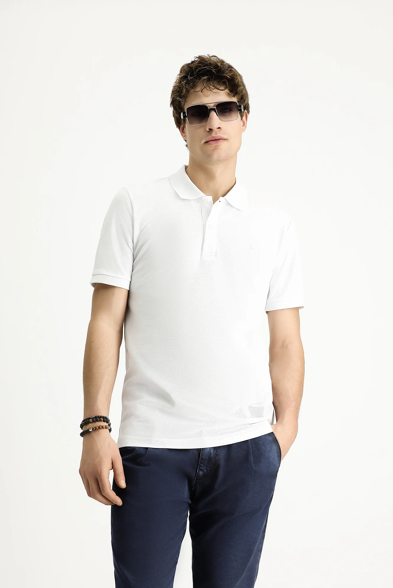 Beyaz Polo Yaka Slim Fit Dar Kesim Nakışlı Pamuk Tişört - Image 3