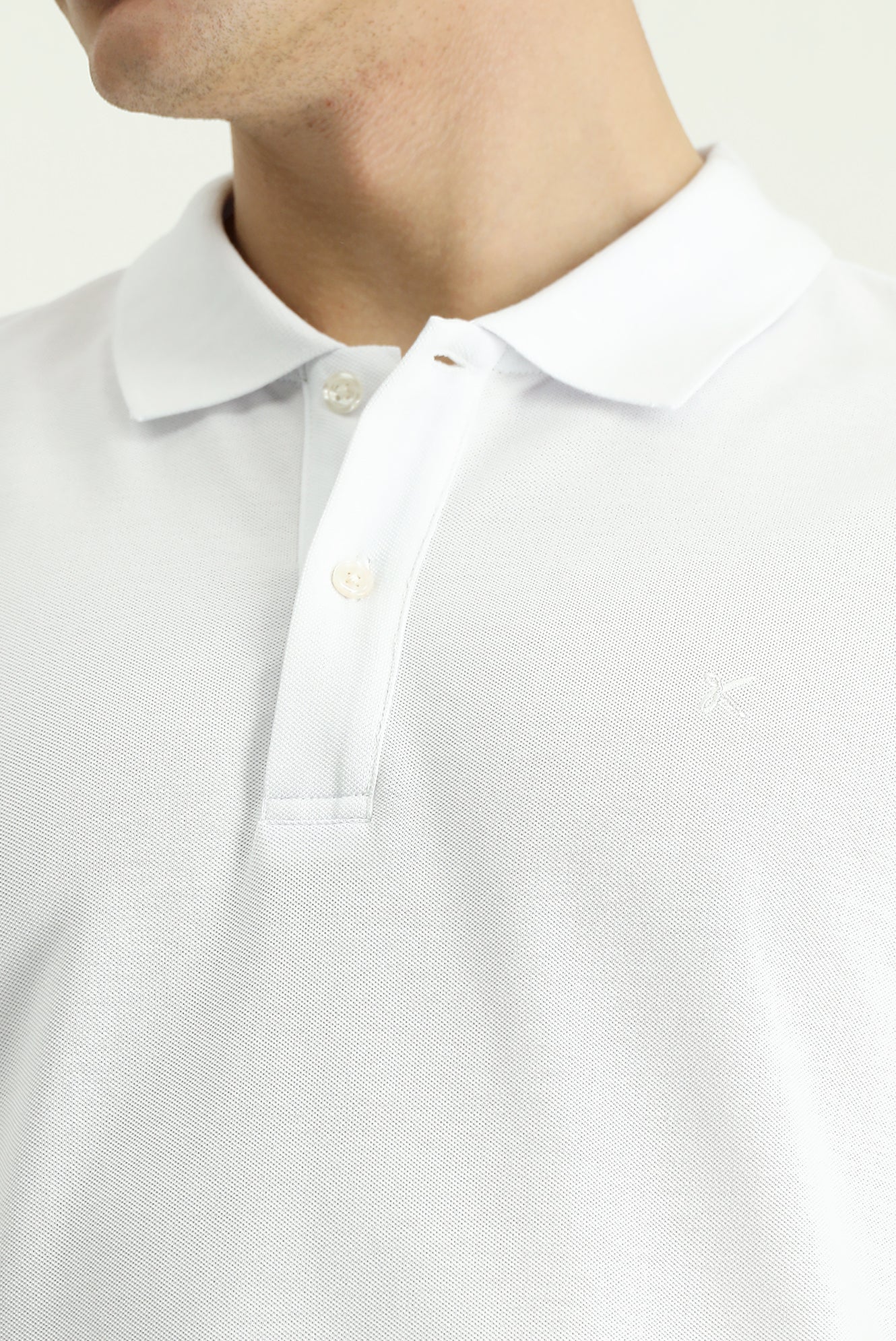 Beyaz Polo Yaka Slim Fit Dar Kesim Nakışlı Pamuk Tişört - Image 6