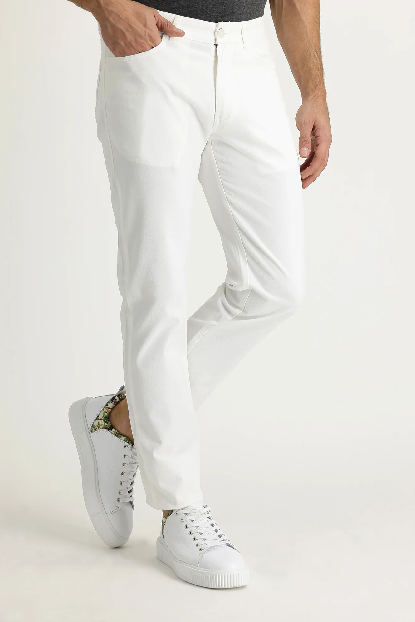 Beyaz Relaxed Fit Rahat Kesim Likralı Kanvas / Chino Pantolon - Image 2