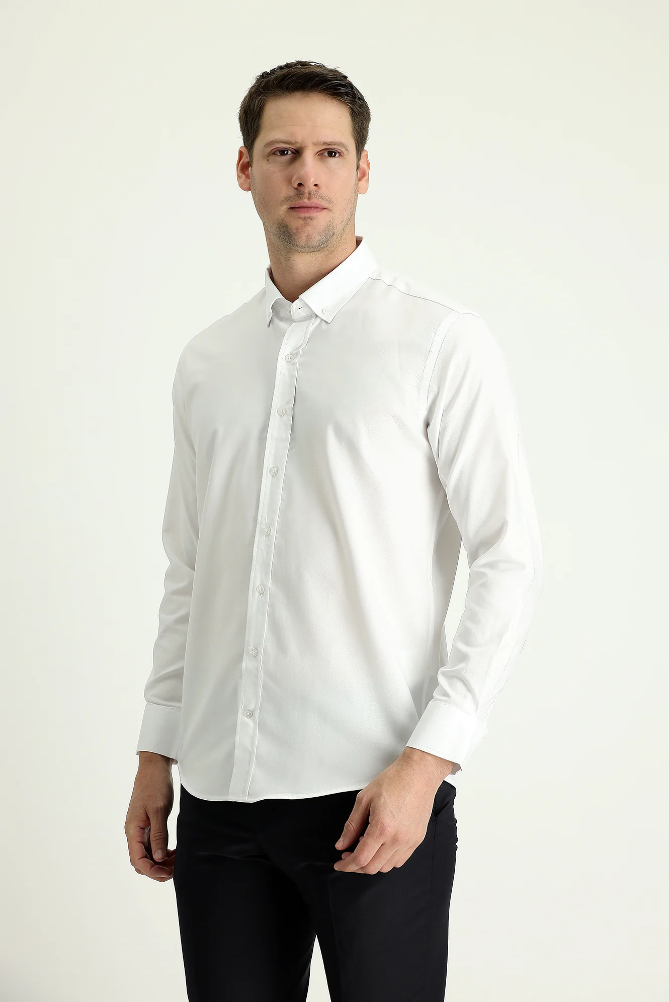 Beyaz Uzun Kol Slim Fit Dar Kesim Oxford Pamuk Düğmeli Yaka Gömlek - Image 2