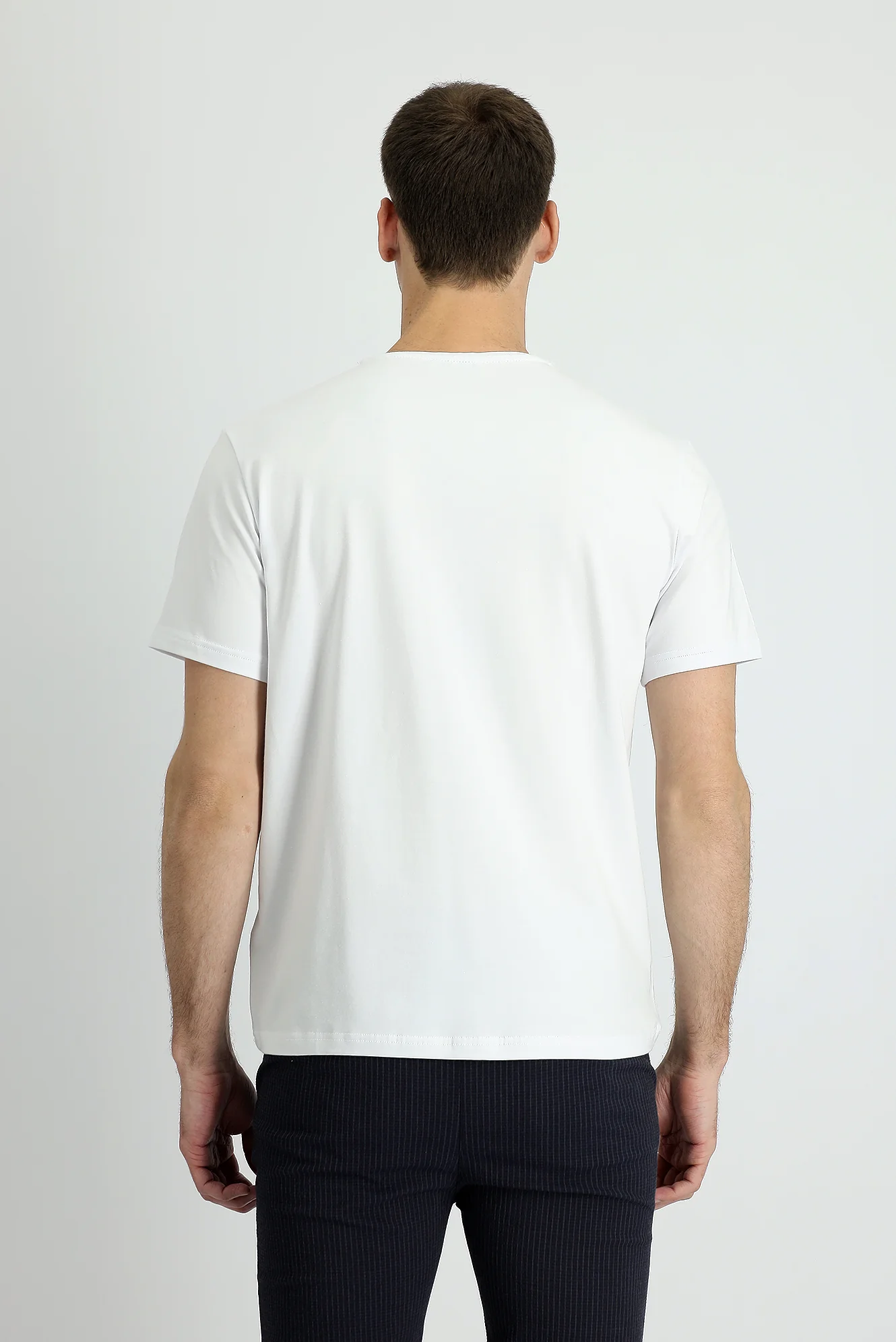Beyaz V Yaka Regular Fit Nakışlı Pamuklu Süprem Tişört - Image 2