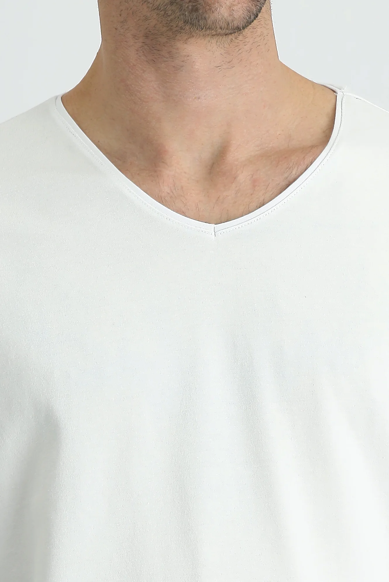 Beyaz V Yaka Slim Fit Dar Kesim Nakışlı Pamuklu Süprem Tişört - Image 4