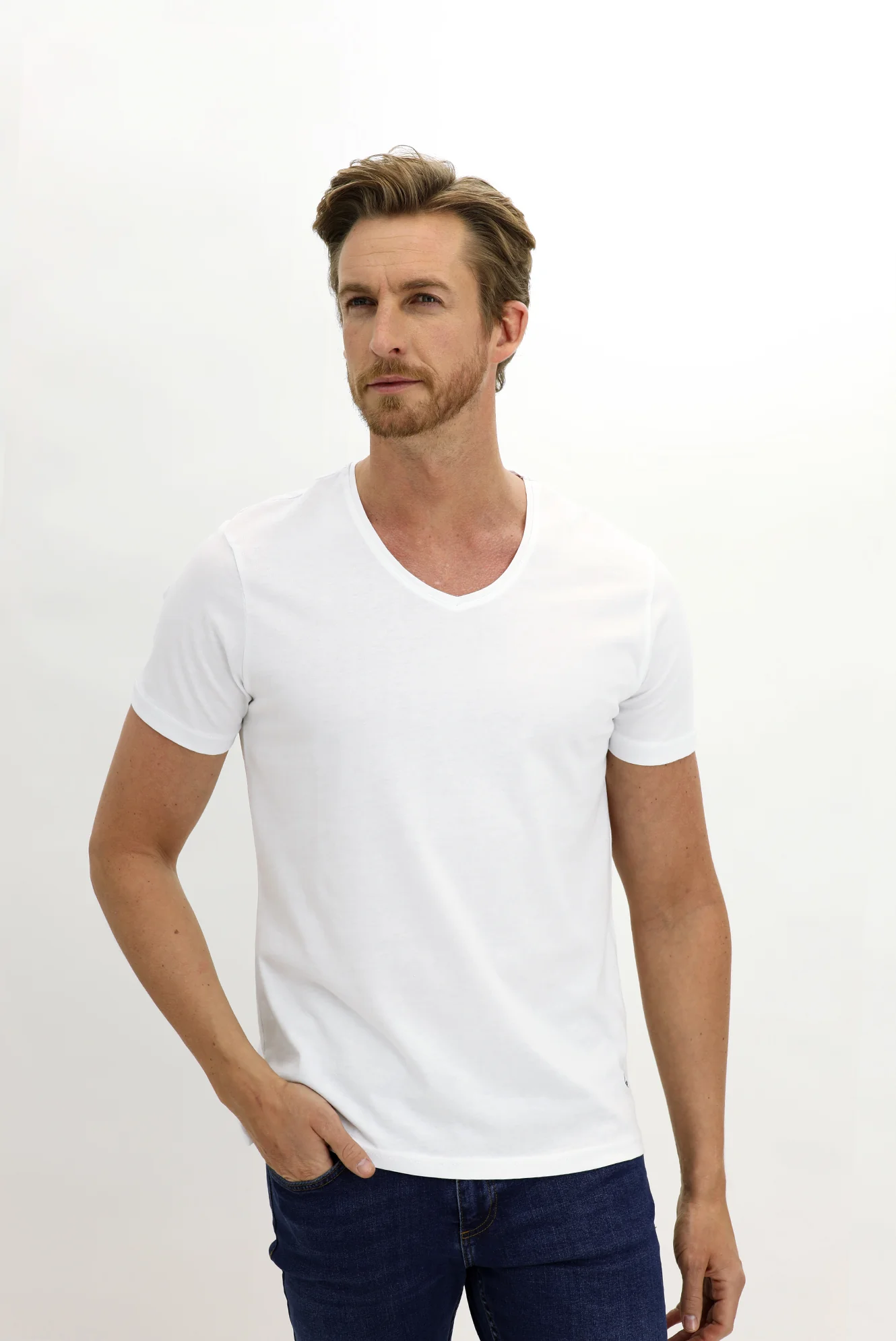 Beyaz V Yaka Slim Fit Dar Kesim Pamuk Tişört - Image 3
