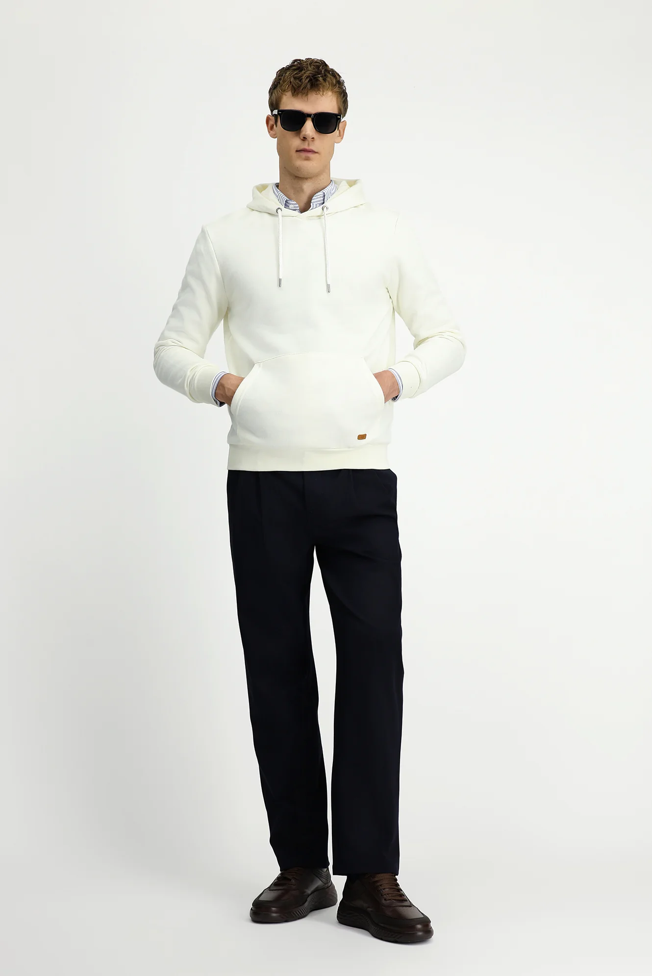 Ekru Kapüşonlu Regular Fit Desenli Cepli Pamuklu Basic Sweatshirt - Image 2