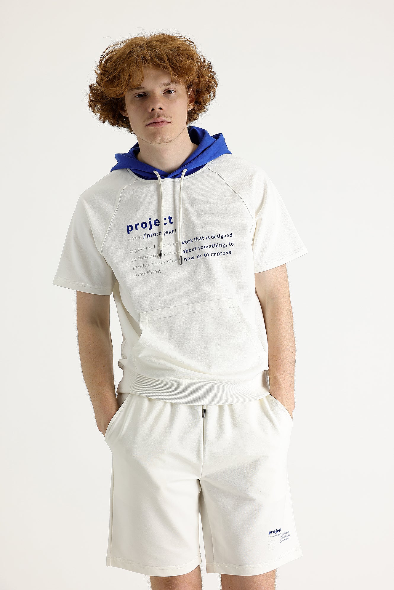 Ekru Kapüşonlu Yarım Kol Baskılı Pamuklu Sweatshirt - Image 2