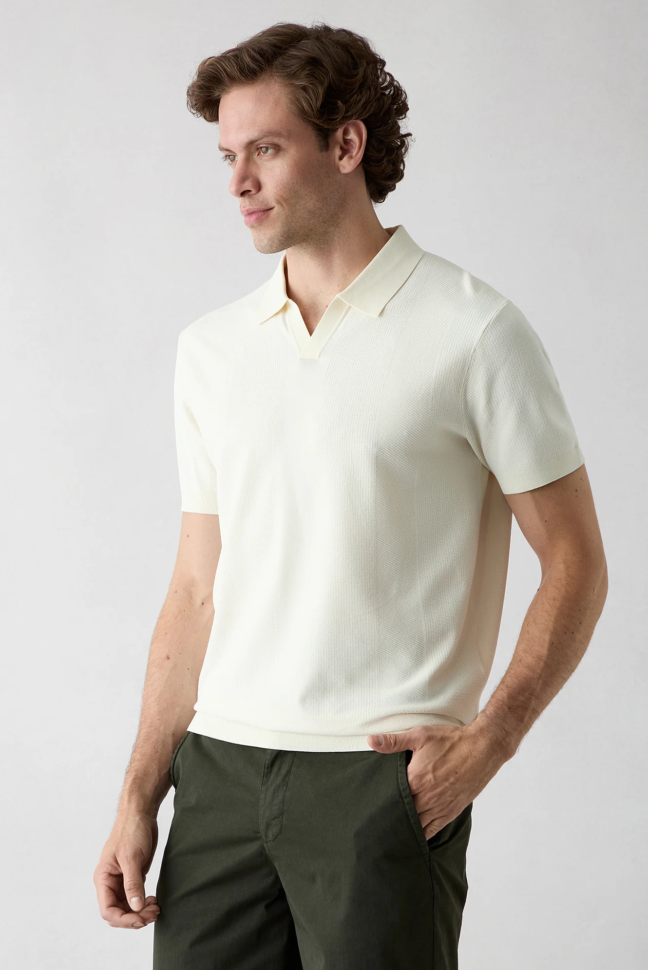 Ekru Düğmesiz Polo Yaka Regular Fit Desenli Örme Tişört - Image 4