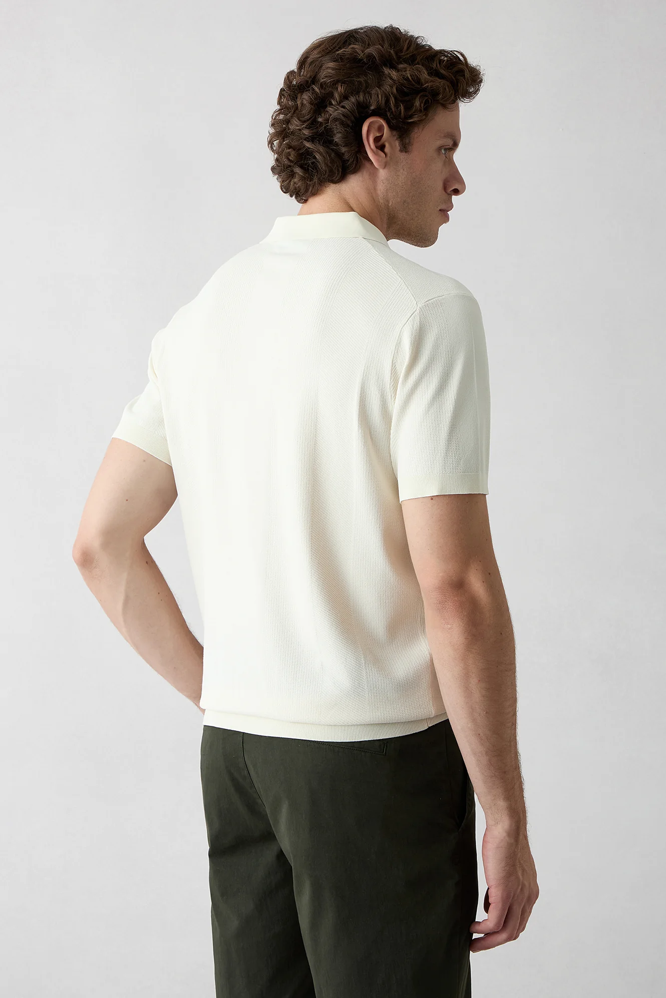Ekru Düğmesiz Polo Yaka Regular Fit Desenli Örme Tişört - Image 7