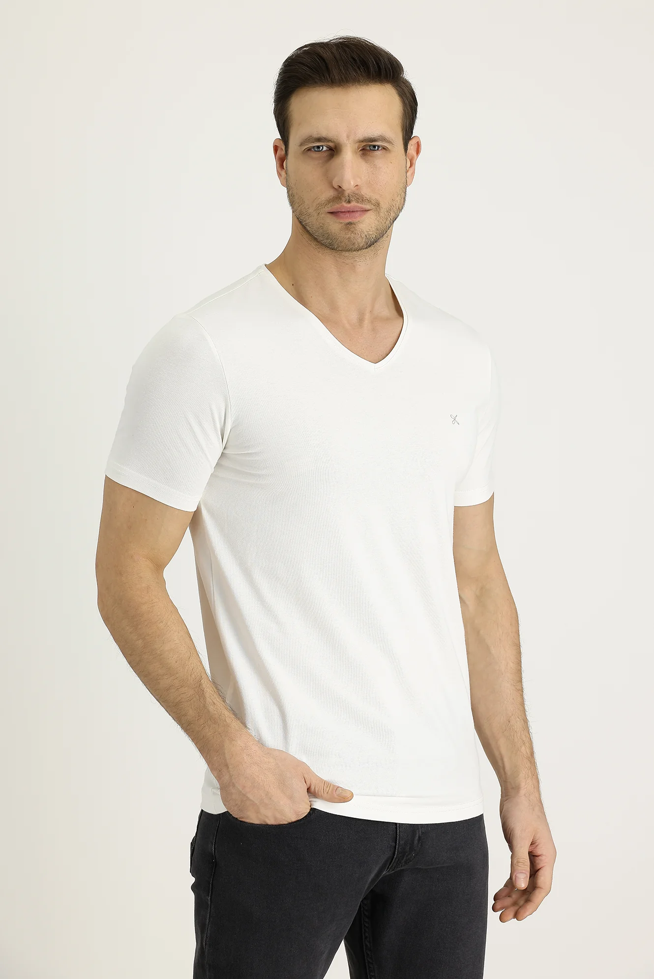 Ekru V Yaka Slim Fit Dar Kesim Pamuklu Tişört - Image 2