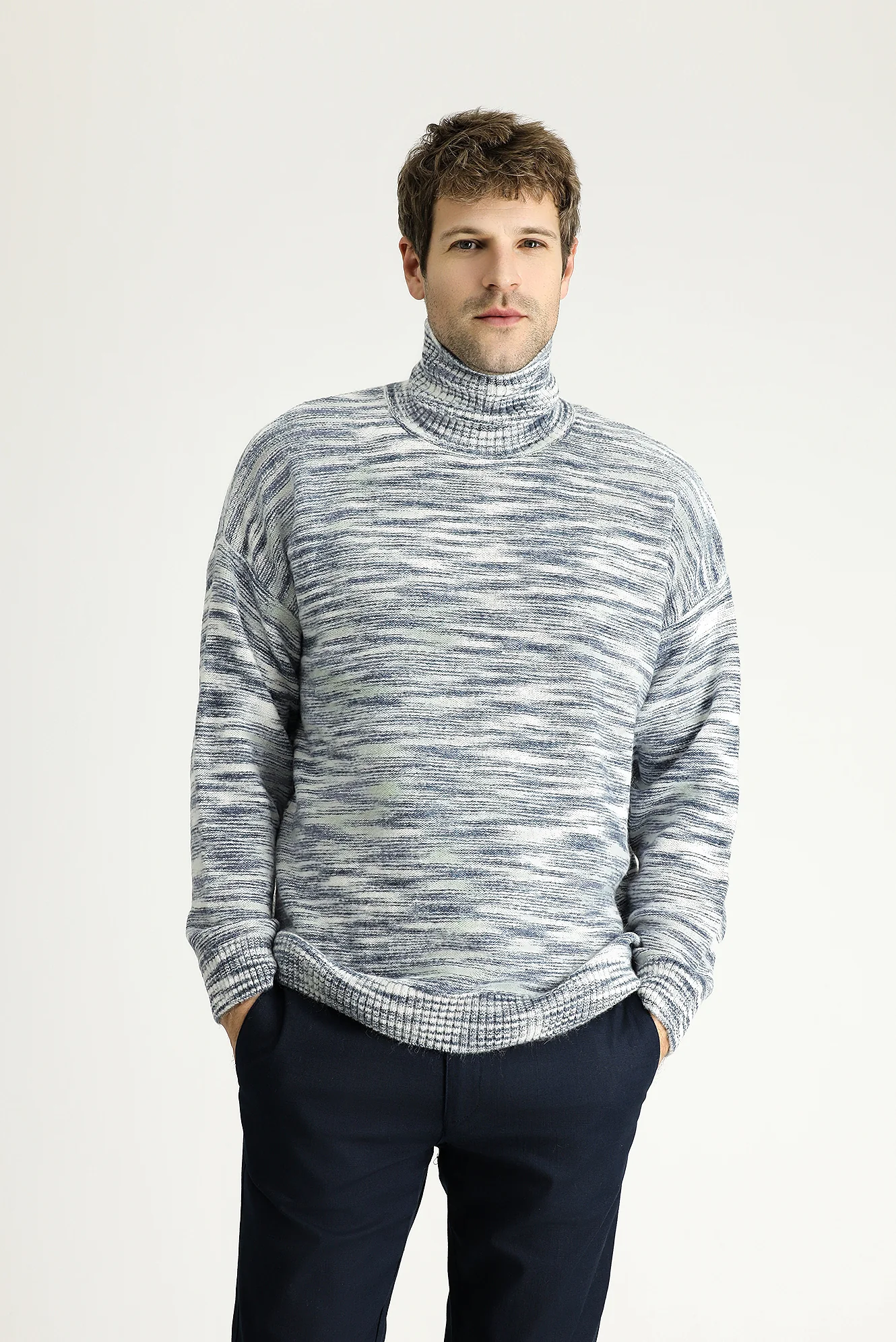 İndigo Balıkçı Yaka Oversize Desenli Triko Kazak - Image 3