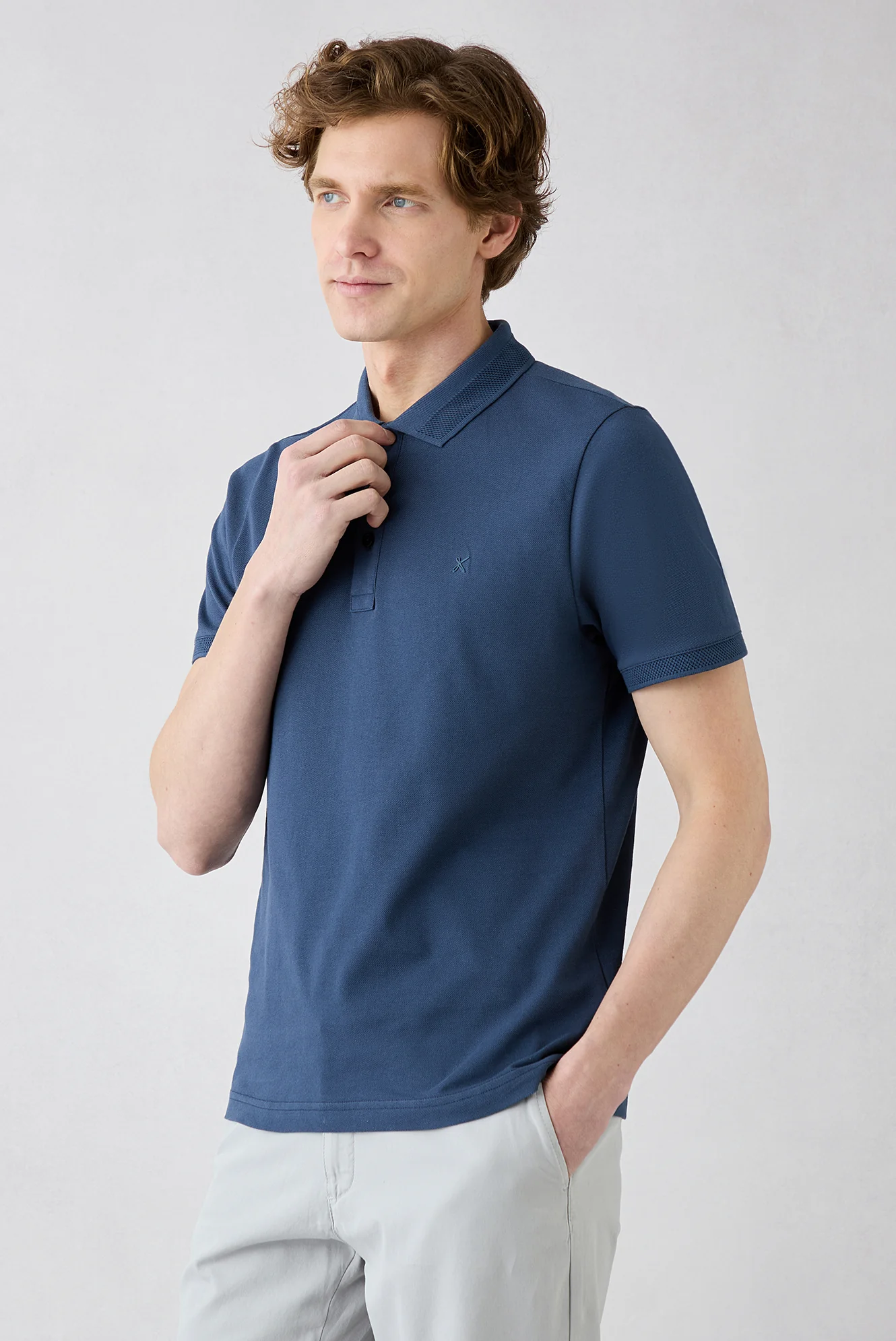 İndigo Kıvrılmaz Polo Yaka Slim Fit Dar Kesim Ribana Detaylı Pamuk Tişört - Image 2